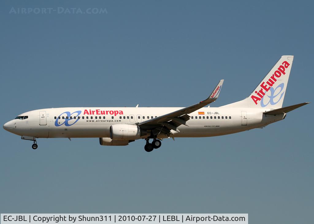 EC-JBL, 2004 Boeing 737-85P C/N 33974, Landing rwy 25R now with fitted winglets...