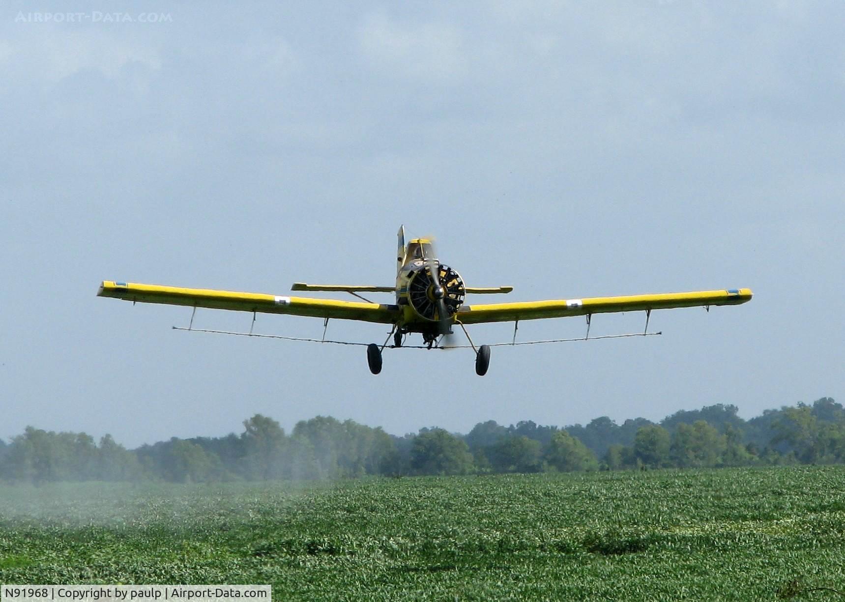N91968, 1994 Air Tractor Inc AT-401 C/N 401-0942, Dusting a field about 10 miles north of Natchitoches, Louisiana. Fun to watch and I bet is fun to do!