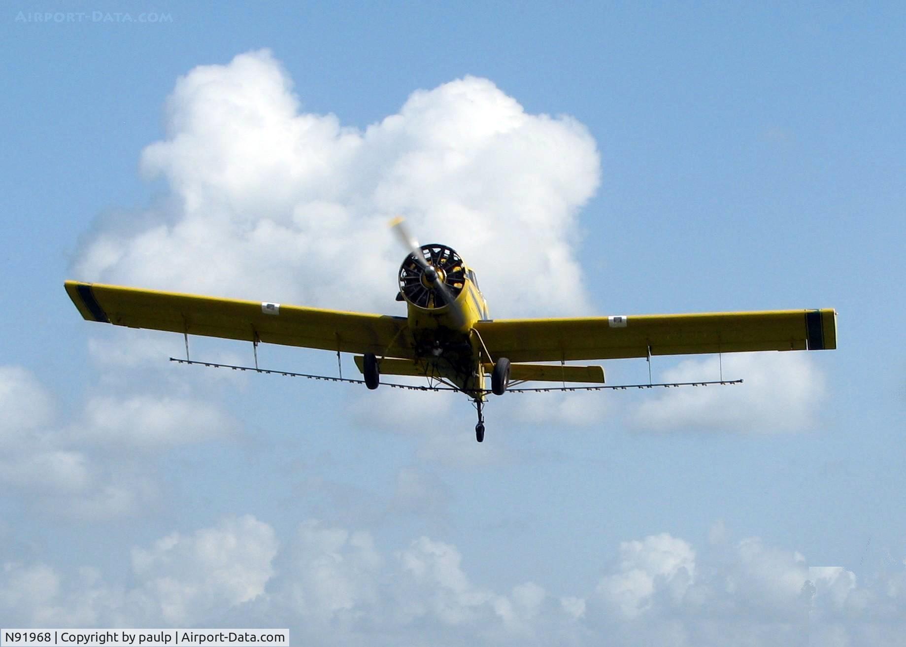 N91968, 1994 Air Tractor Inc AT-401 C/N 401-0942, Dusting a field about 10 miles north of Natchitoches, Louisiana. Fun to watch and I bet is fun to do!
