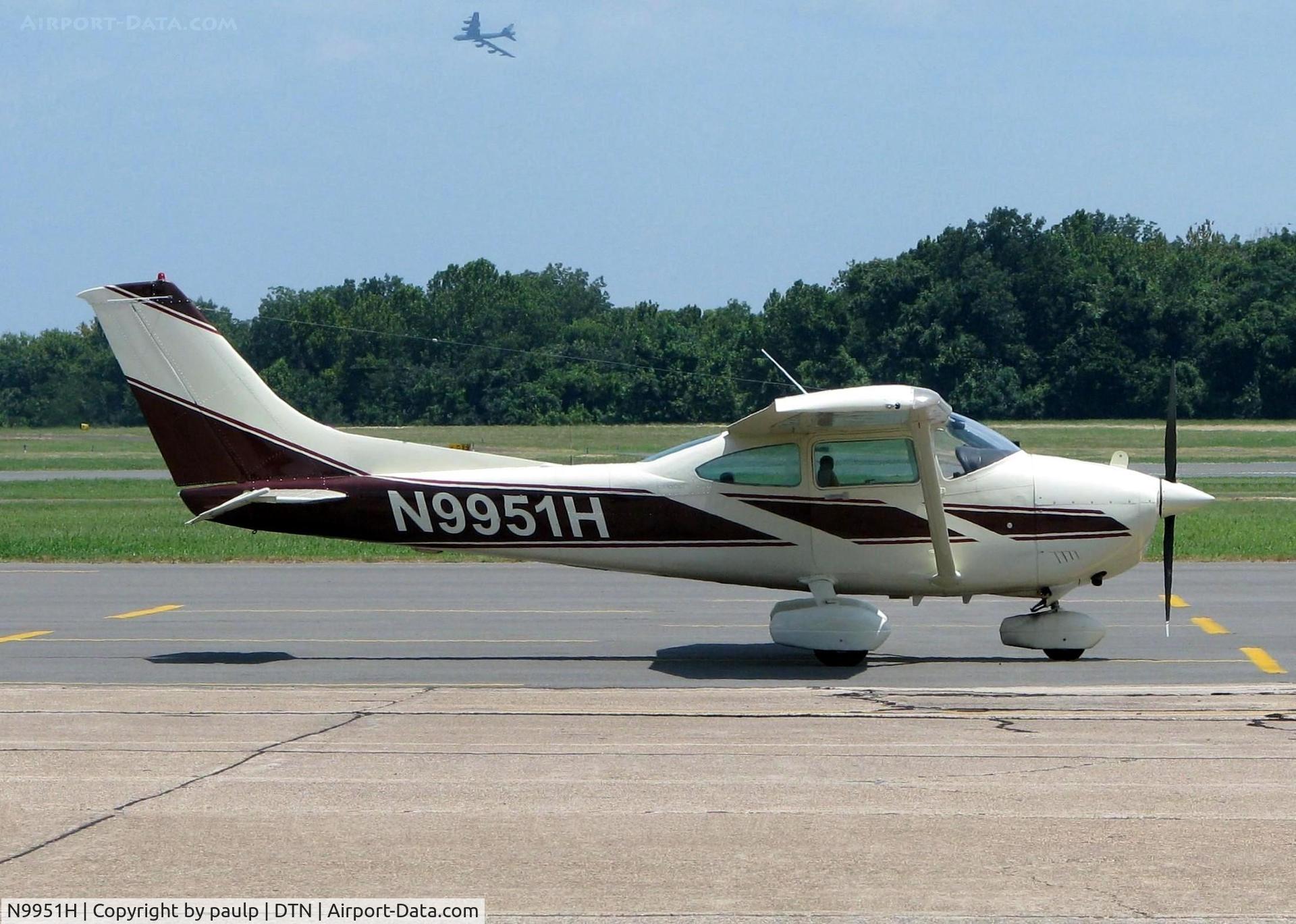 N9951H, 1981 Cessna 182R Skylane C/N 18268137, At Downtown Shreveport. A B-52 from Barksdale AFB in the distance.