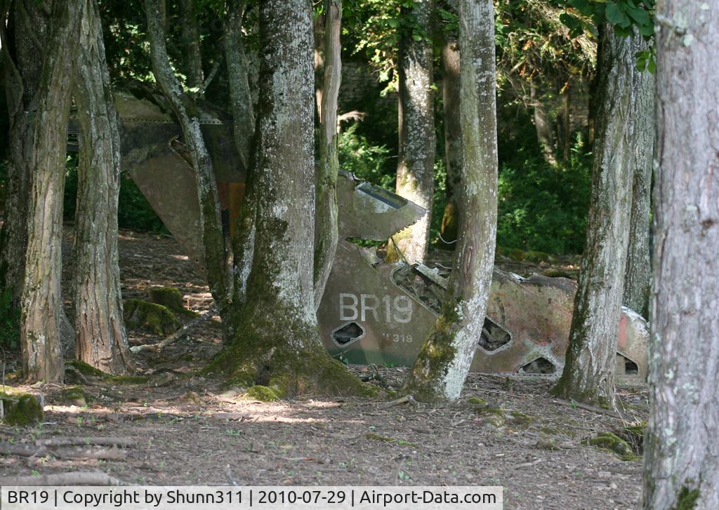 BR19, SABCA Mirage 5BR C/N 319, Tail section of a Belgian Air Force w/o Mirage VBA stored in the storage area of Savigny-les-Beaune...