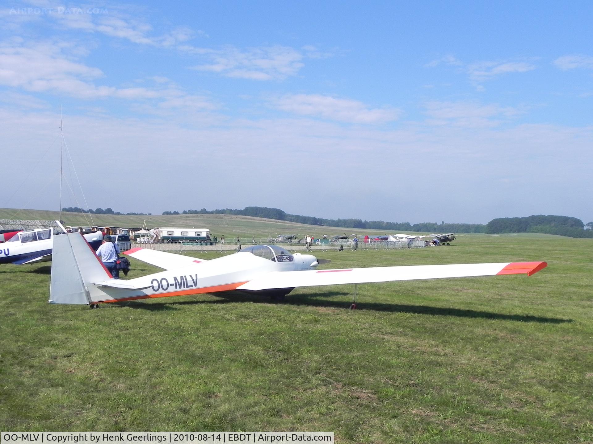 OO-MLV, Scheibe SF-25C Falke C/N 44281, 27th International Oldtimer Fly-In 14 Aug 2010

Schaffen - Diest Belgium - EBDT