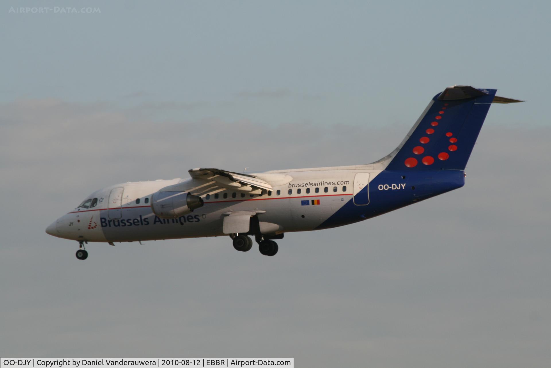 OO-DJY, 1997 British Aerospace Avro 146-RJ85 C/N E.2302, Arrival of flight SN2630 to RWY 25L  (new rear door ?)