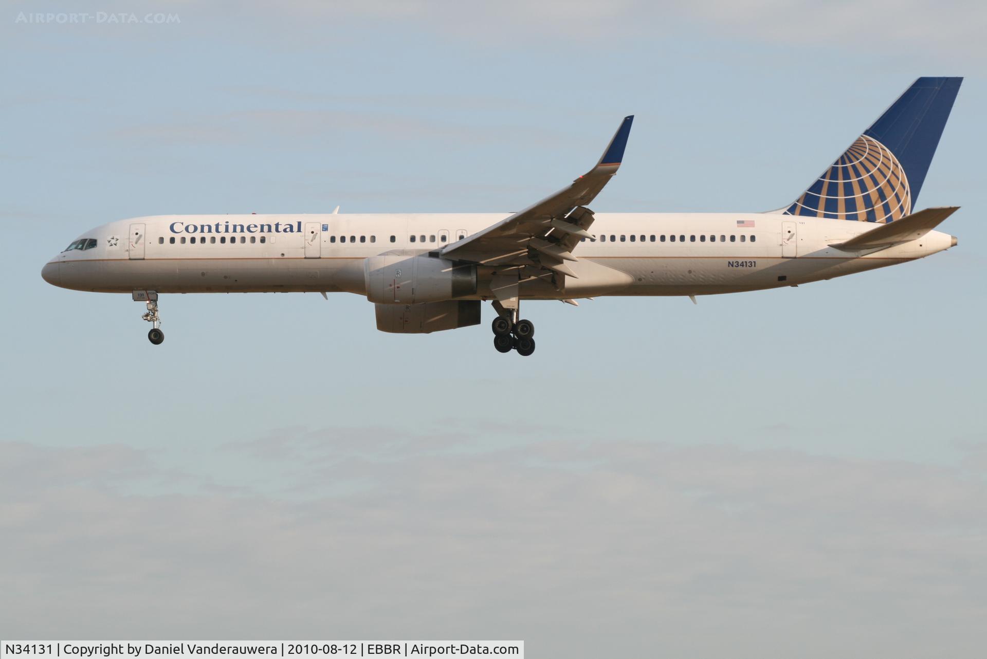 N34131, 1998 Boeing 757-224 C/N 28971, Arrival of flight CO060 to RWY 25L