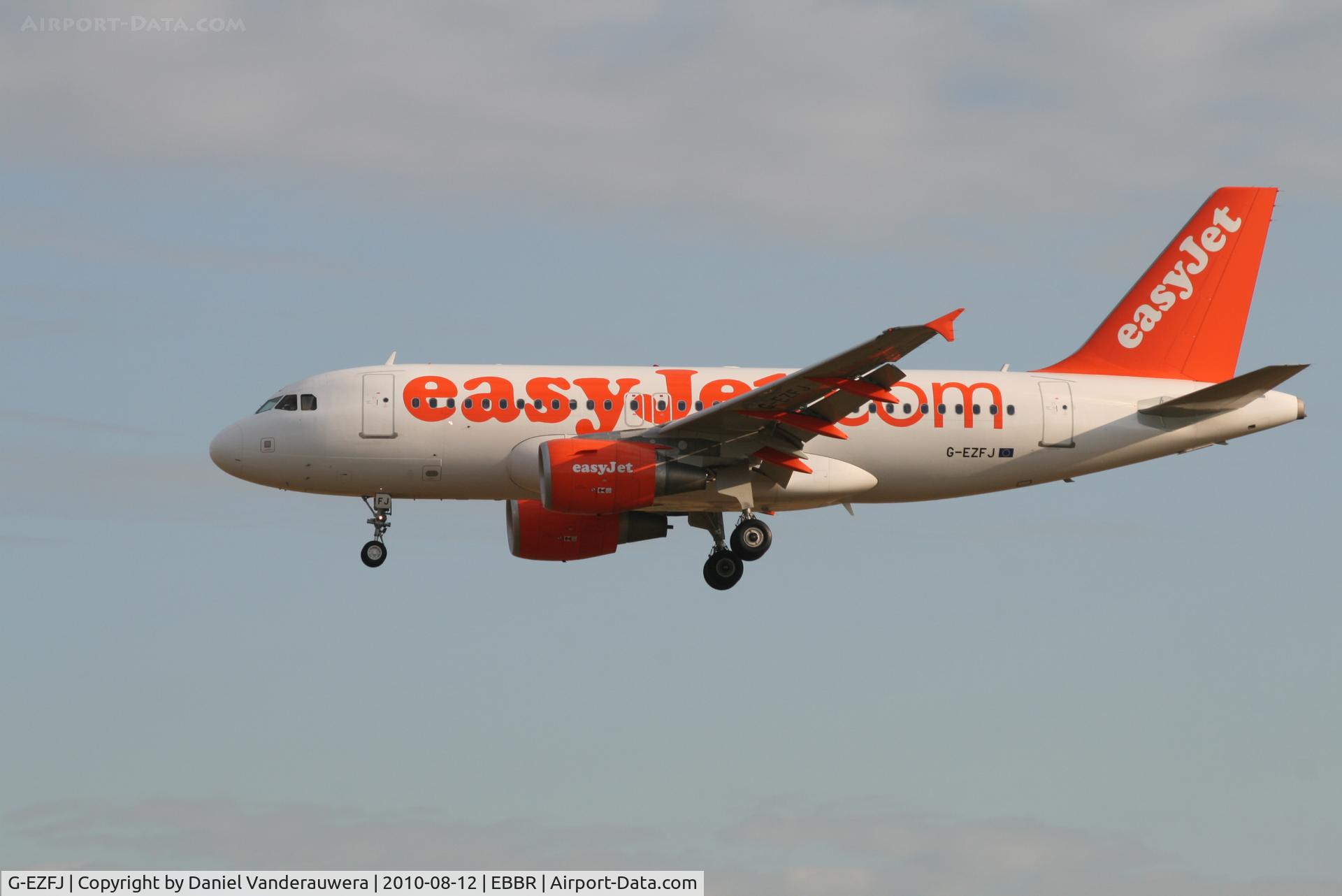 G-EZFJ, 2009 Airbus A319-111 C/N 4040, Arrival of flight EZY4701 to RWY 25L