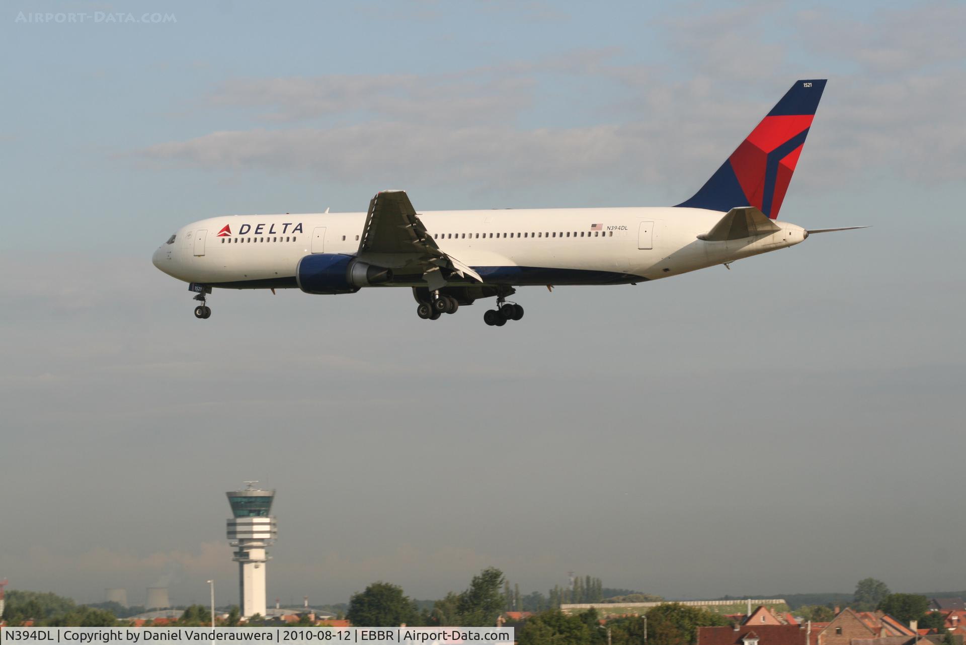 N394DL, 1995 Boeing 767-324/ER C/N 27394, Flight DL124 is descending to RWY 25L