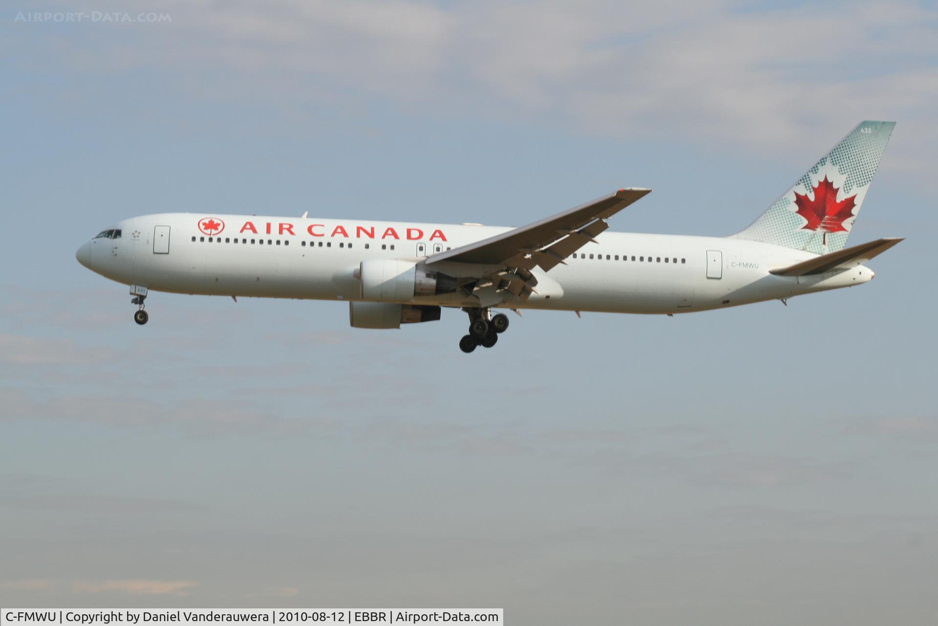 C-FMWU, 1995 Boeing 767-333 C/N 25585, Arrival of flight AC832 to RWY 25L