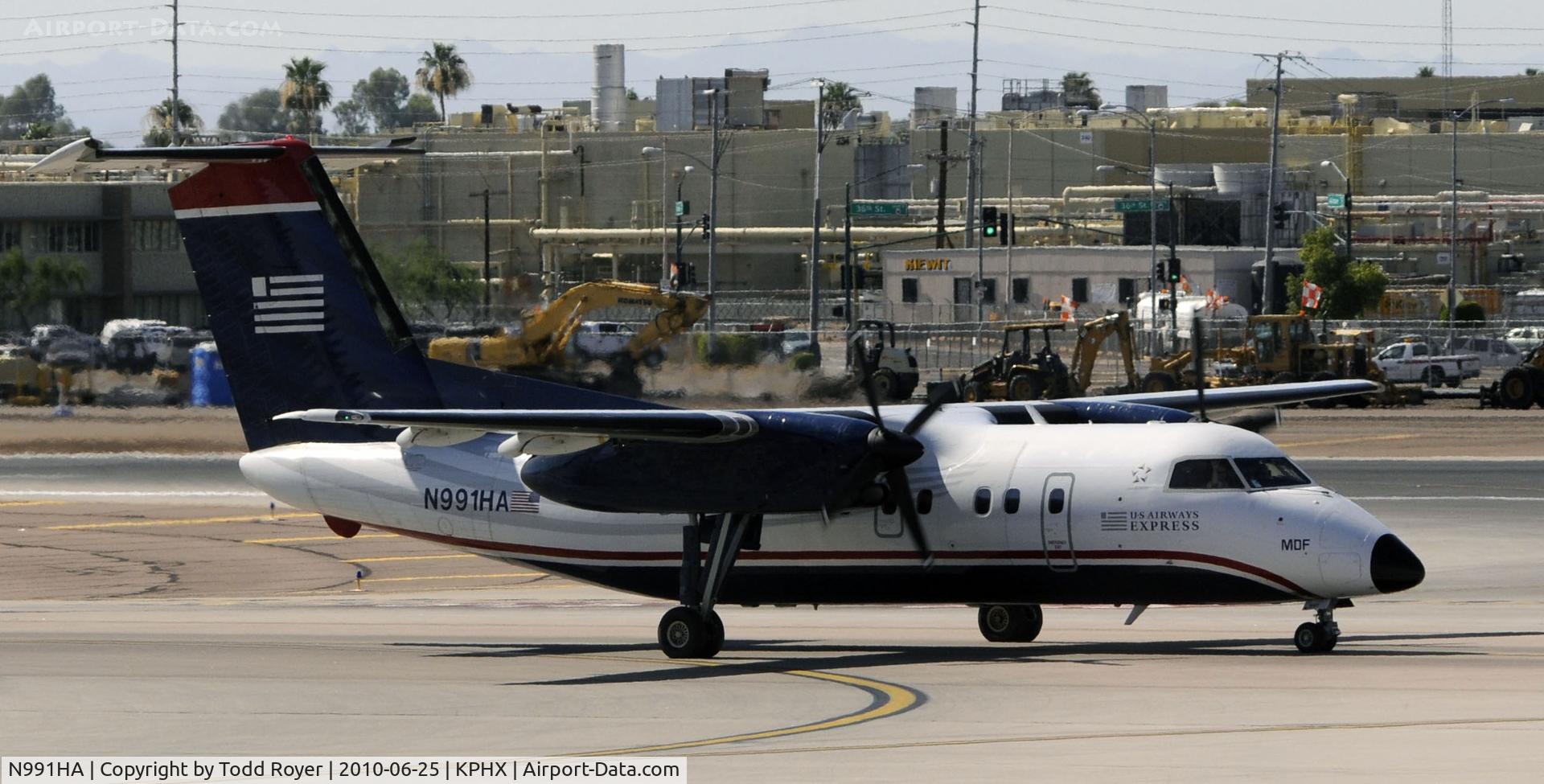 N991HA, 1996 De Havilland Canada DHC-8-202 Dash 8 C/N 431, Taxiing at PHX