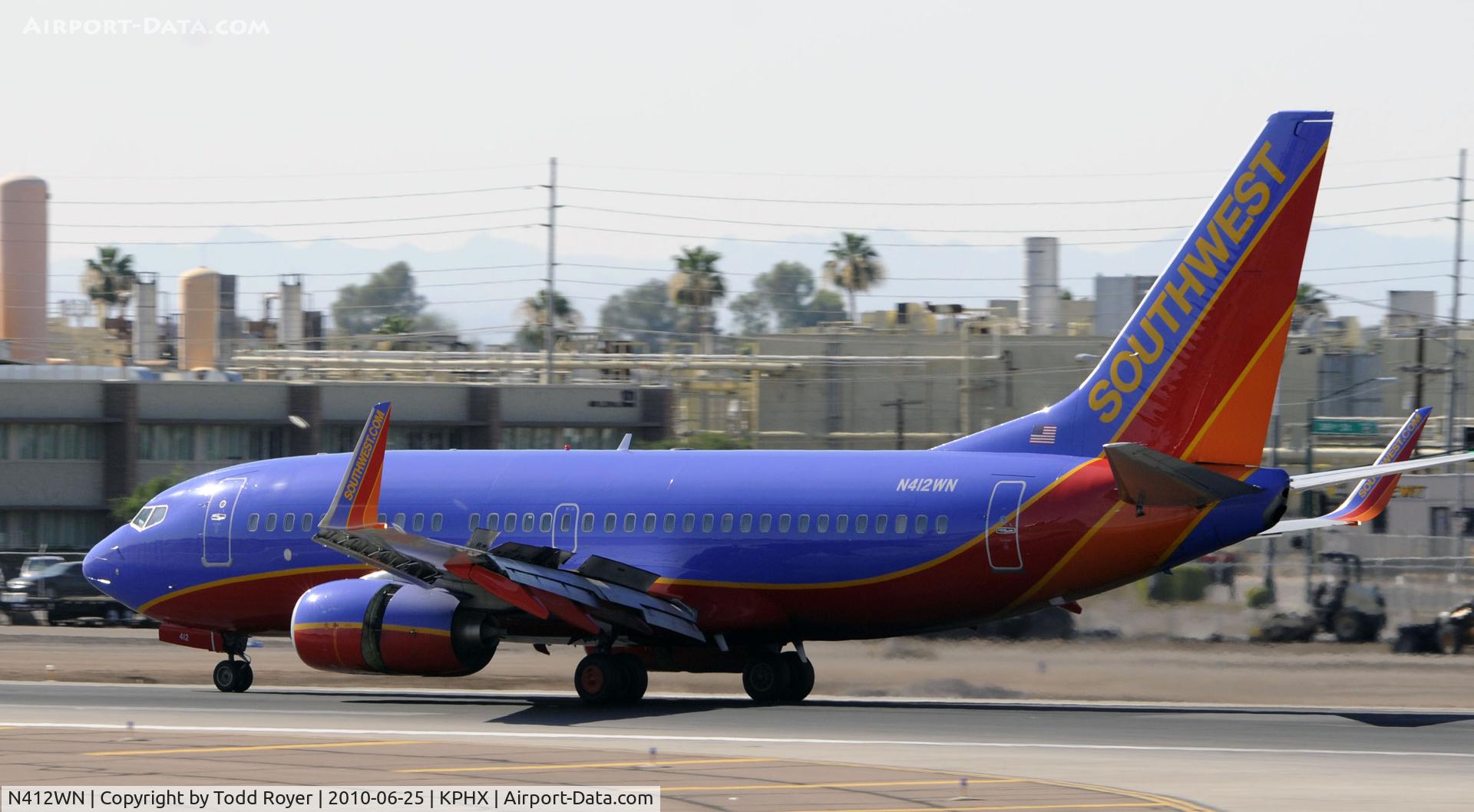 N412WN, 2001 Boeing 737-7H4 C/N 29818, Landing at PHX