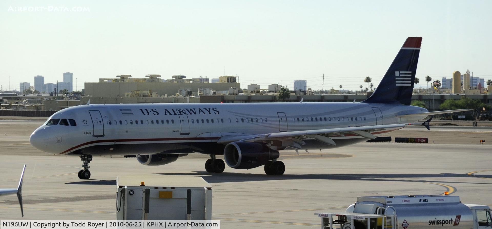 N196UW, 2009 Airbus A321-211 C/N 3879, Taxiing to gate at PHX