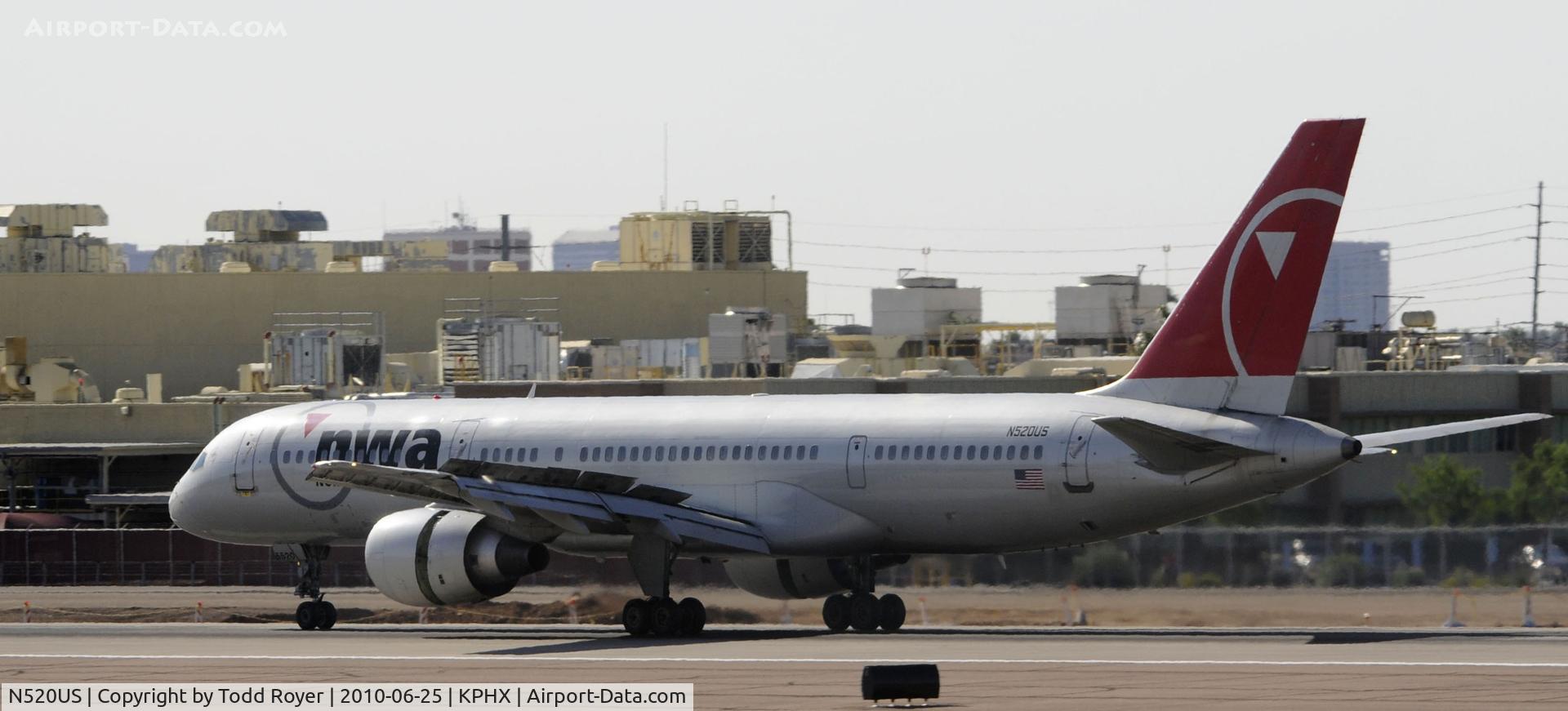 N520US, 1986 Boeing 757-251 C/N 23208, Landing at PHX