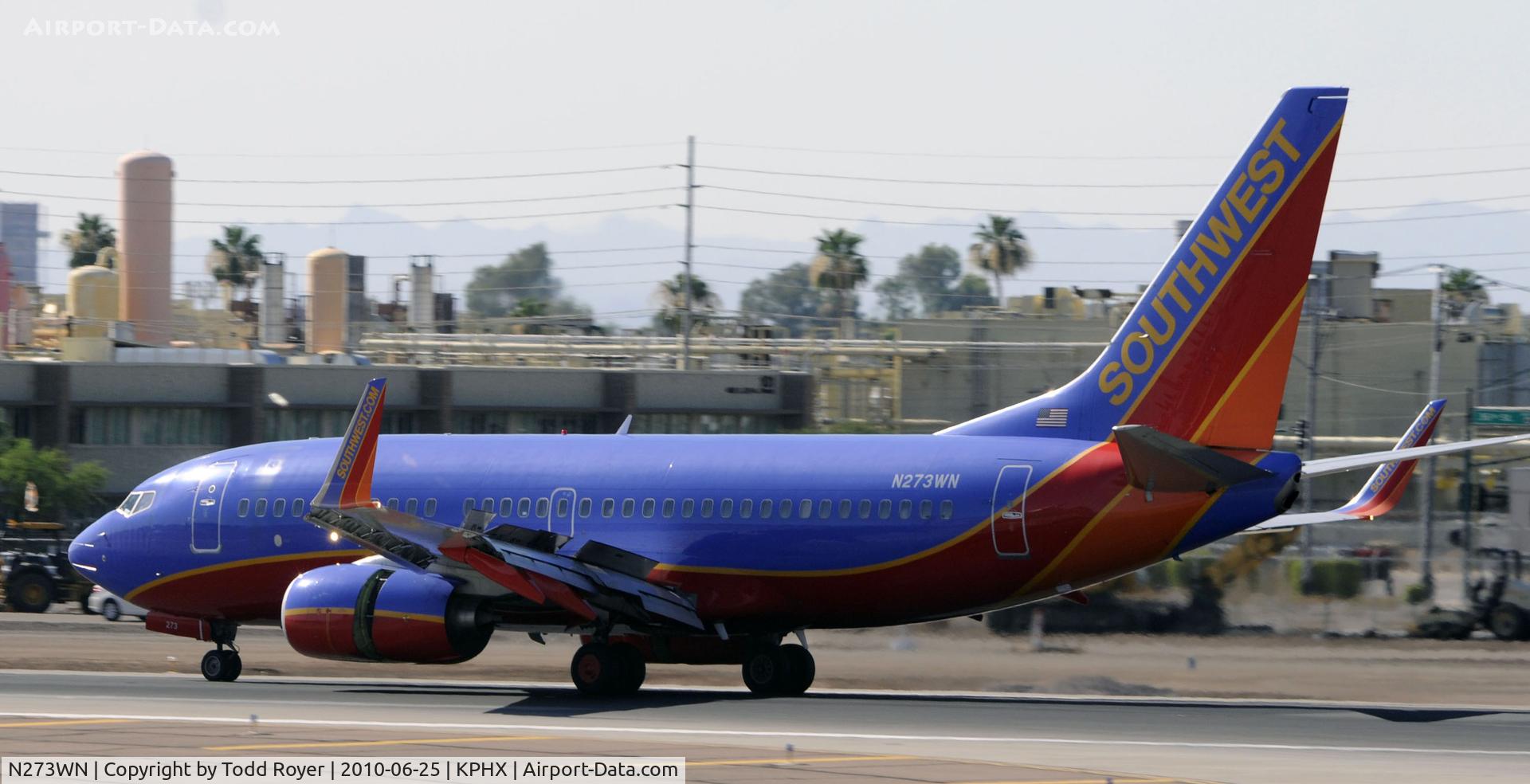 N273WN, 2007 Boeing 737-7H4 C/N 32528, Landing at PHX