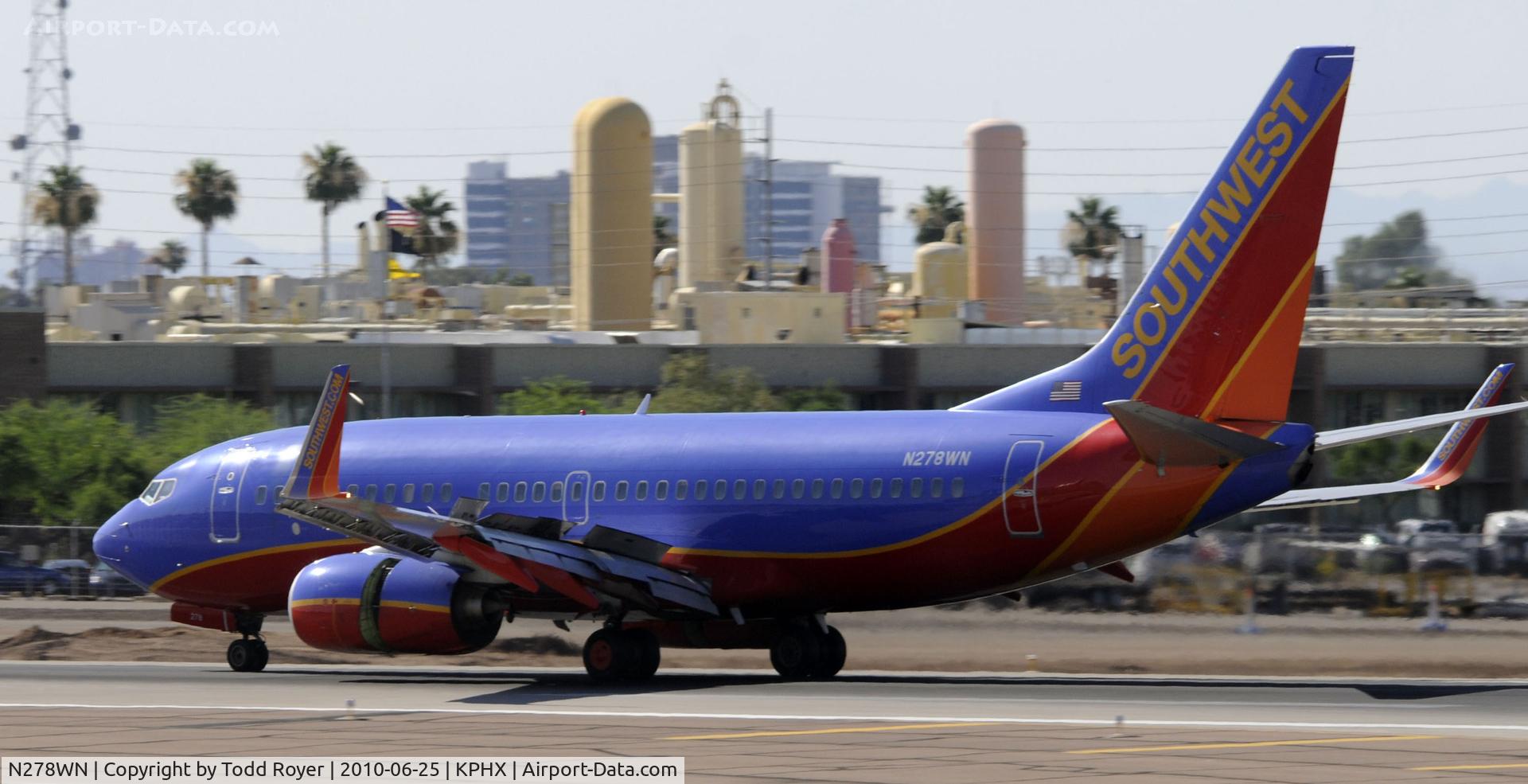 N278WN, 2007 Boeing 737-7H4 C/N 36441, Landing at PHX