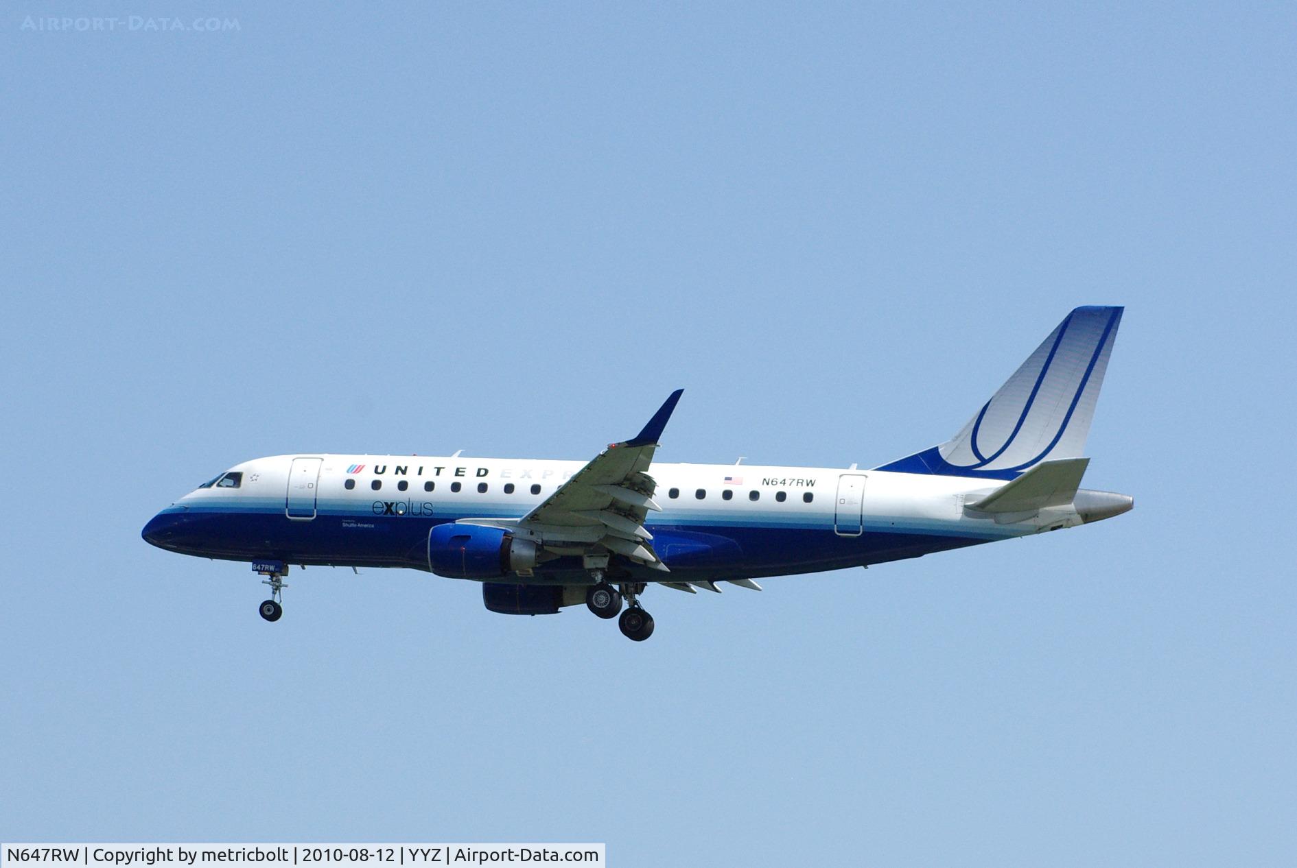 N647RW, 2005 Embraer 170SE (ERJ-170-100SE) C/N 17000067, Landing at YYZ