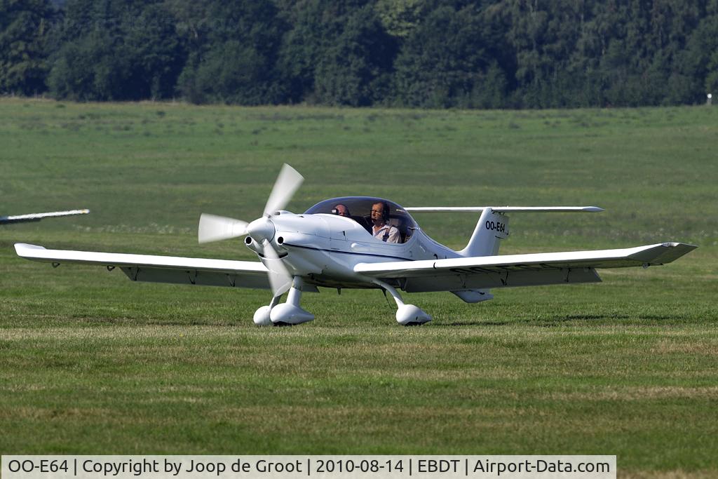 OO-E64, 2004 Dyn'Aero MCR UL Bambi C/N 282, arrival at the oldtimer fly-in.