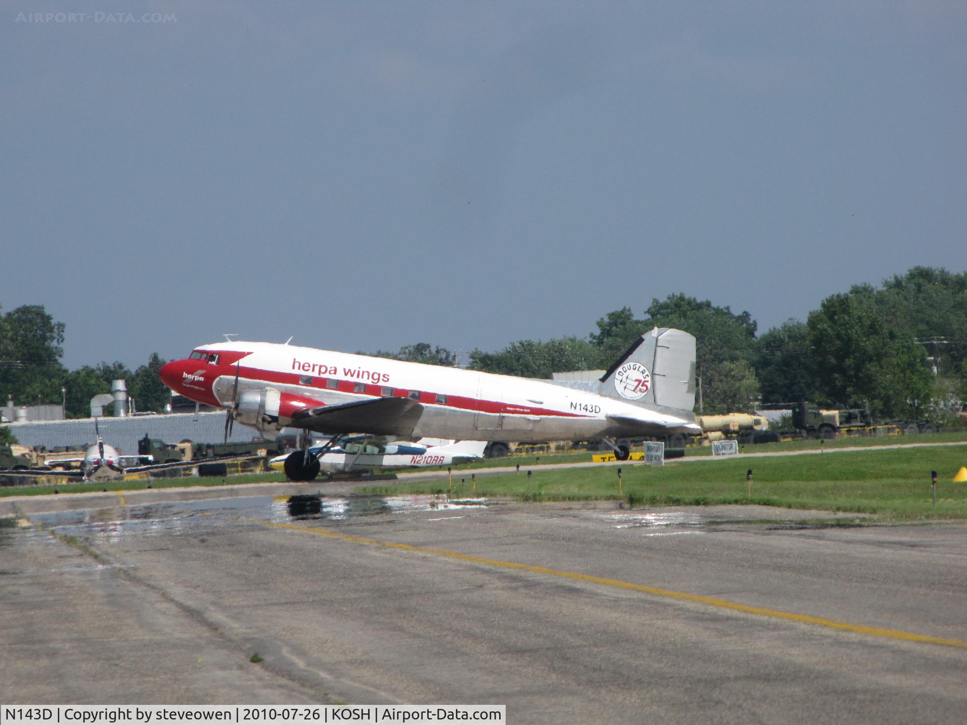 N143D, 1938 Douglas DC-3A-S4C4G C/N 2054, Herpa Wings DC-3 taxing at Oshkosh