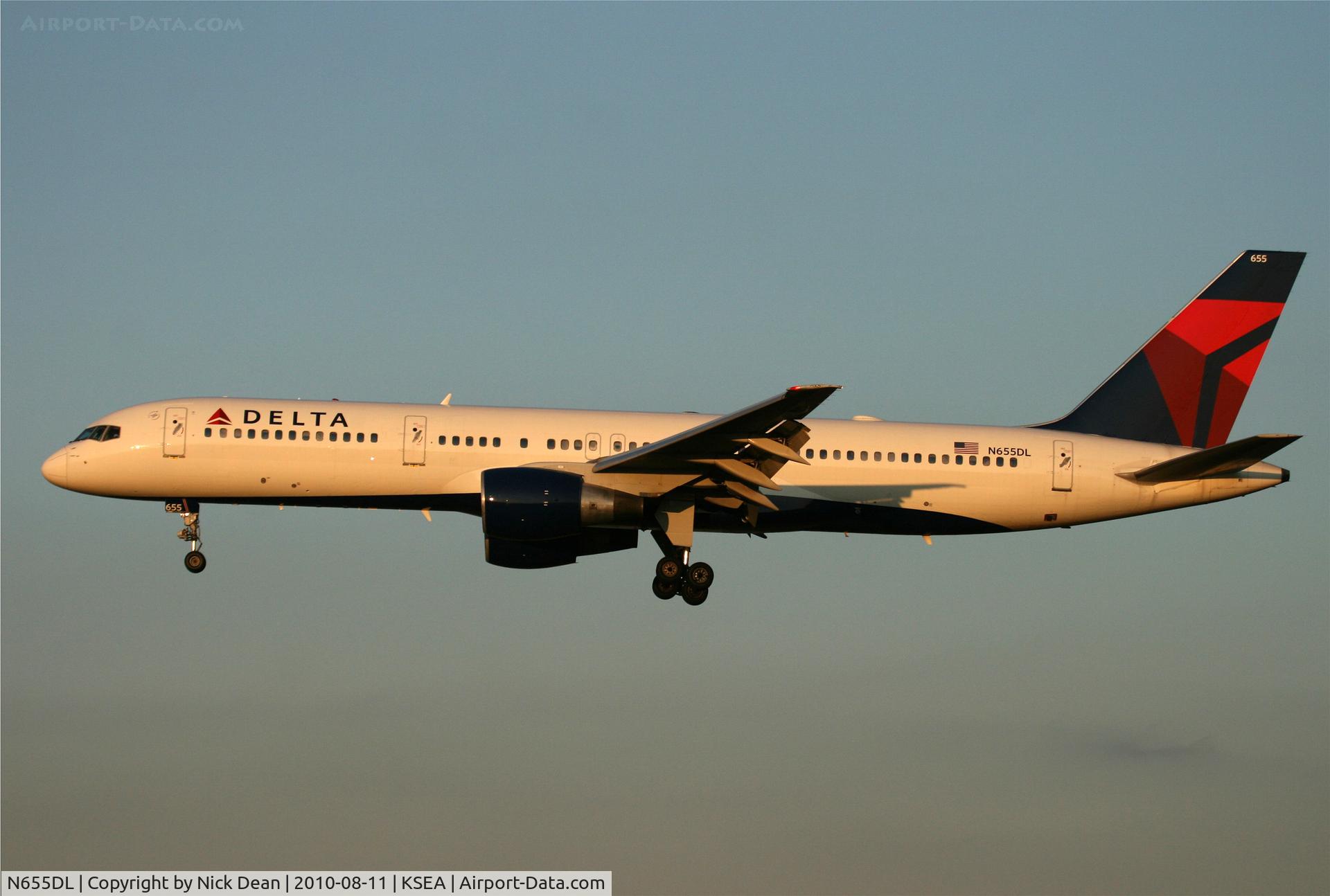 N655DL, 1990 Boeing 757-232 C/N 24395, KSEA