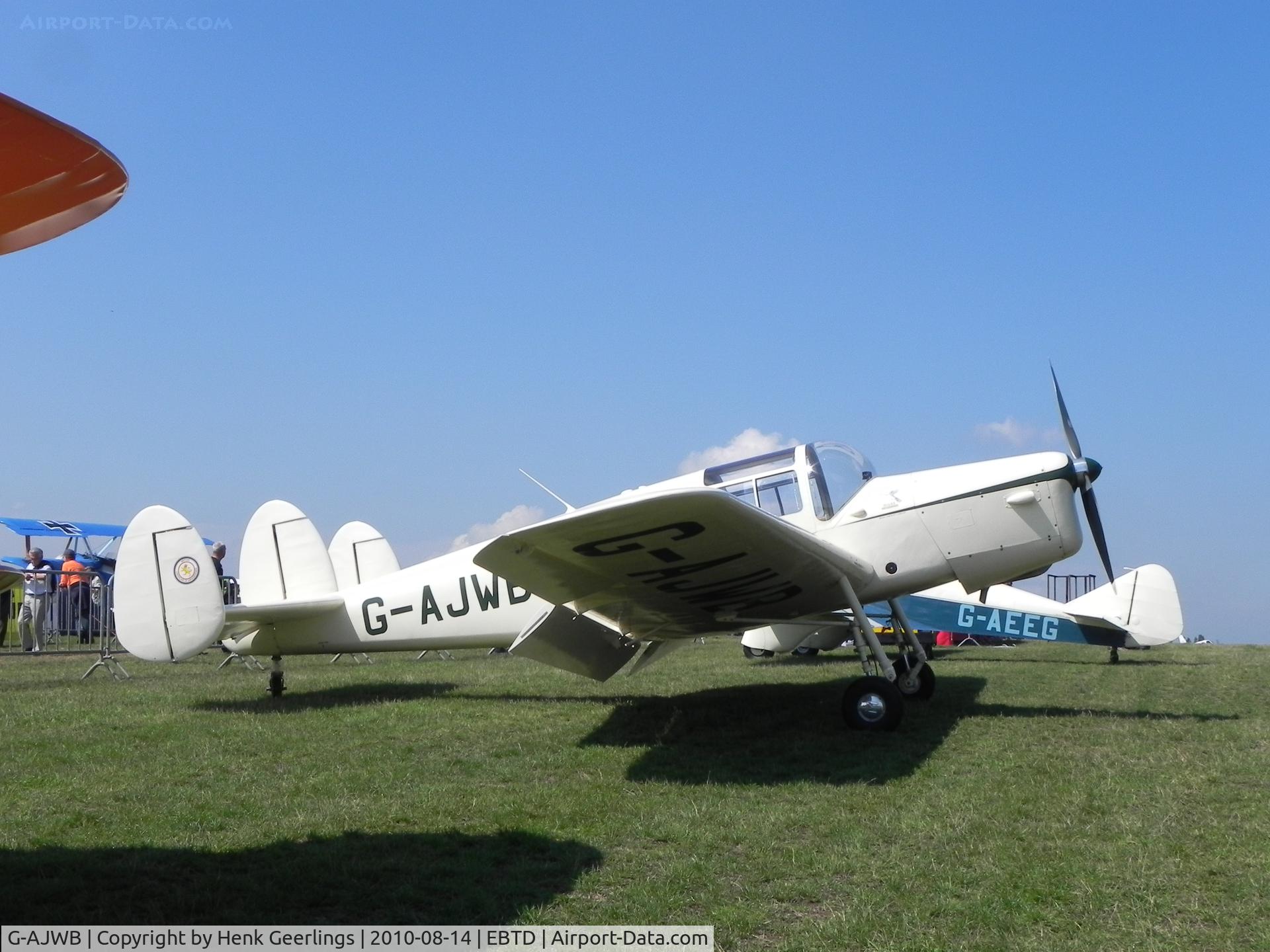 G-AJWB, 1946 Miles M38 Messenger 2A C/N 6699, 27th International Oldtimer Fly-In

Schaffen - Diest , August 2010 , Belgium