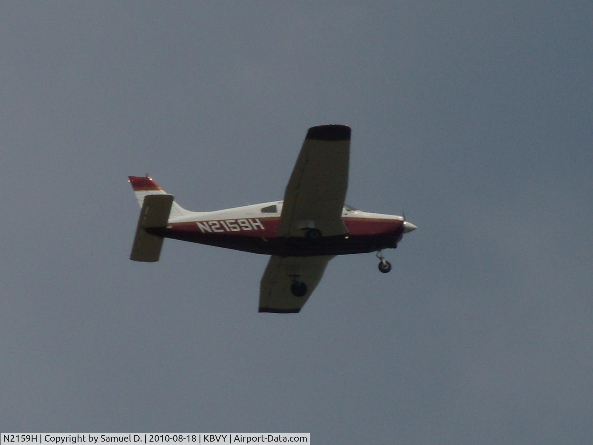 N2159H, 1979 Piper PA-28-161 C/N 28-7916192, N2159H upwind runway 16
