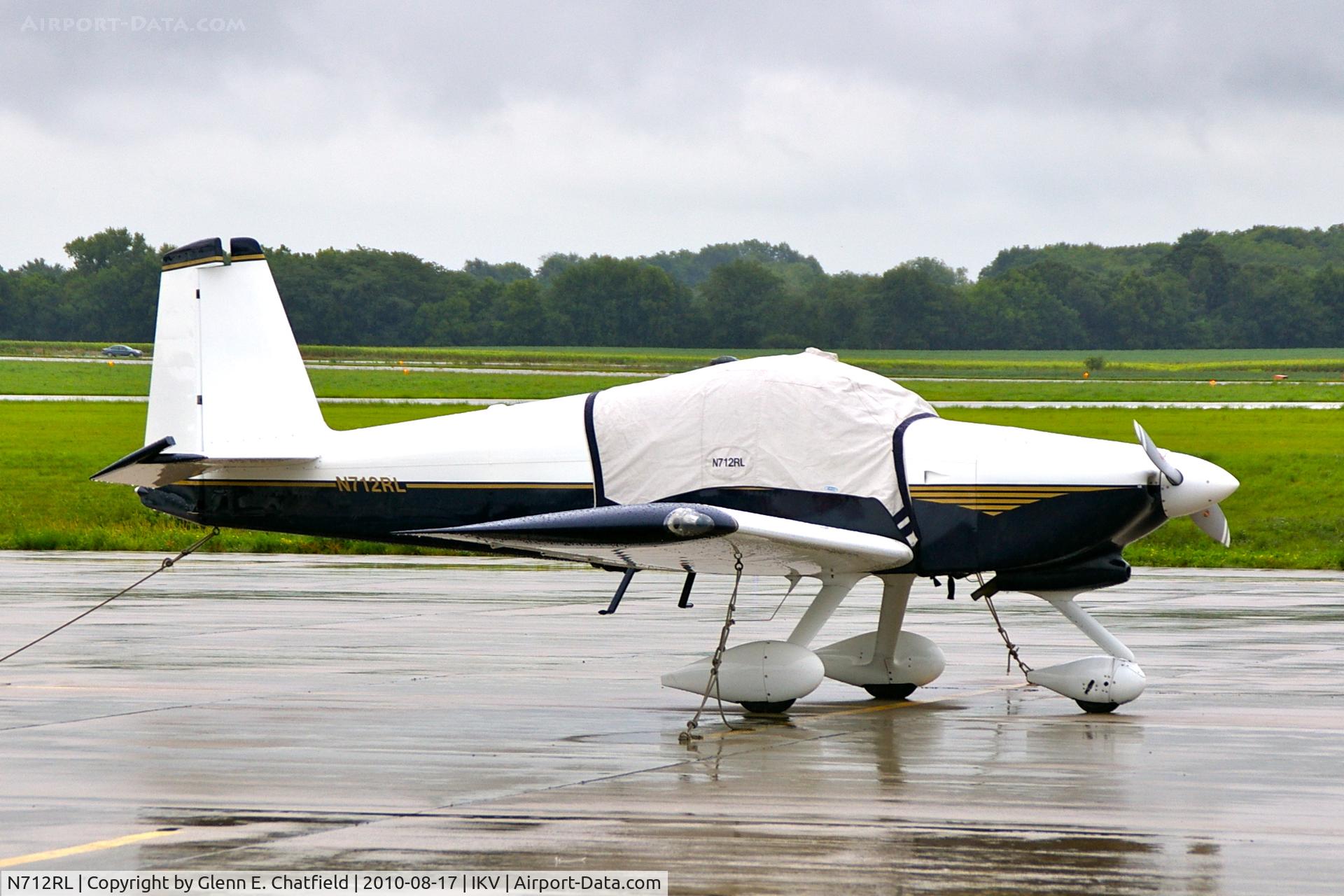 N712RL, 2004 Vans RV-7A C/N 71000, On a rainy ramp