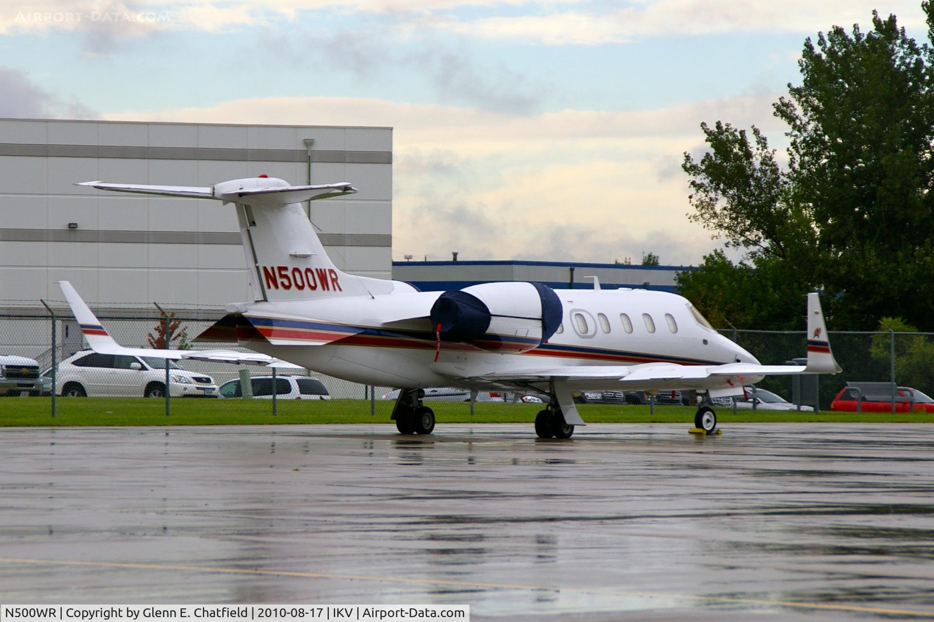 N500WR, 1991 Learjet 31A C/N 038, On a rainy ramp