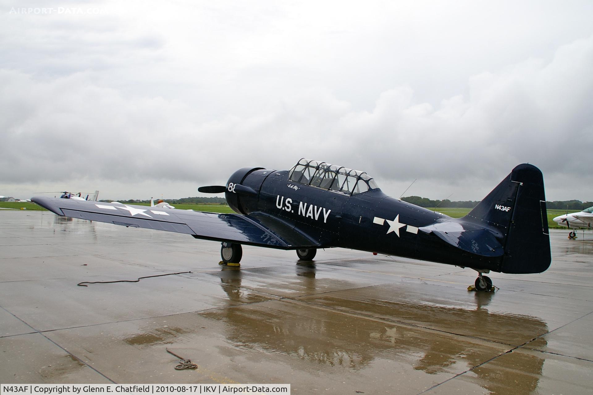 N43AF, 1943 North American SNJ-5 Texan C/N 43667, On a rainy ramp