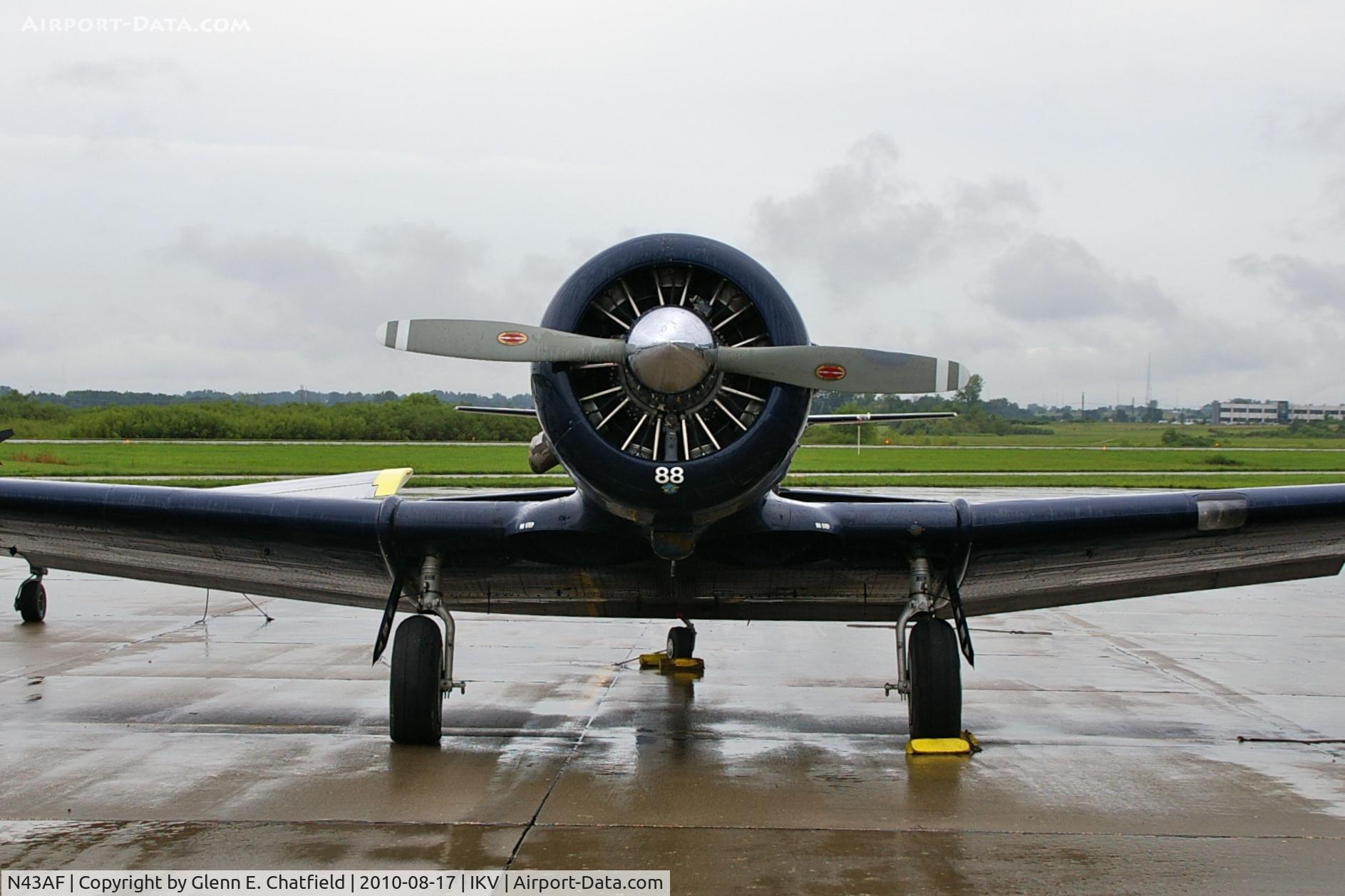 N43AF, 1943 North American SNJ-5 Texan C/N 43667, On a rainy ramp