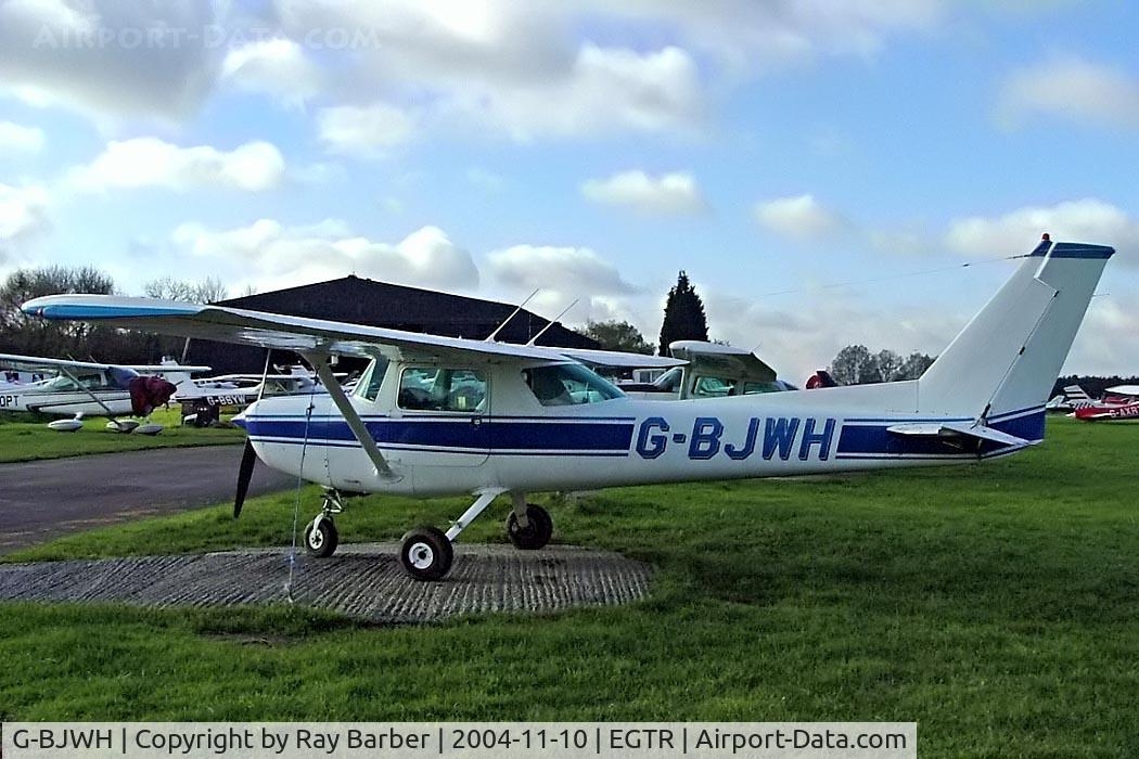 G-BJWH, 1982 Reims F152 C/N 1919, R/Cessna F.152 [1919] Elstree~G 10/11/2004
