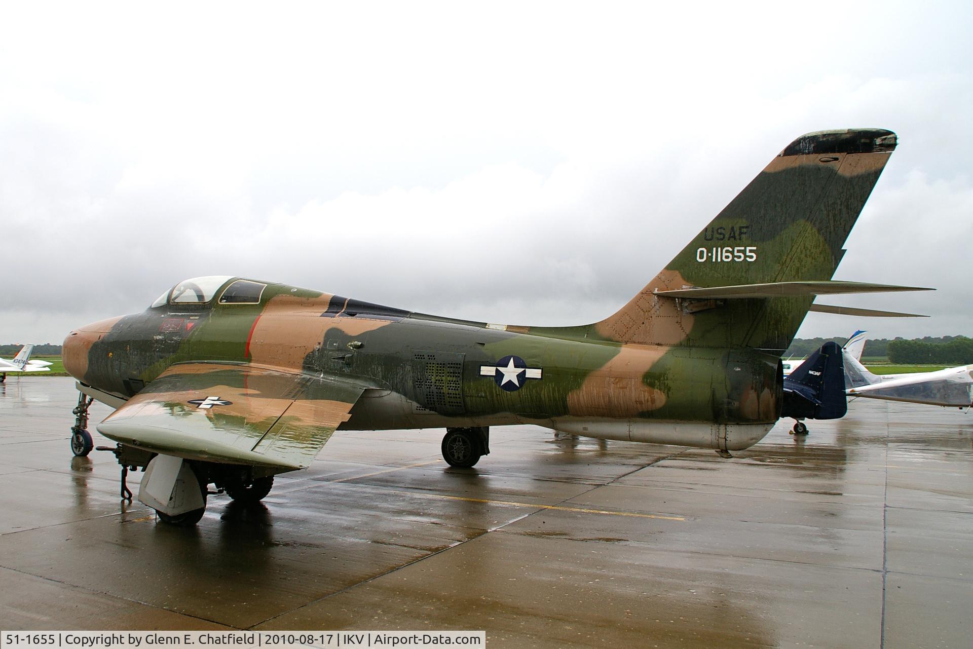 51-1655, 1951 Republic F-84F Thunderstreak C/N 259, On a rainy ramp