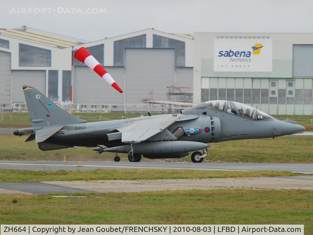 ZH664, 1995 British Aerospace Harrier T.10 C/N TX012, au roulage piste 23
