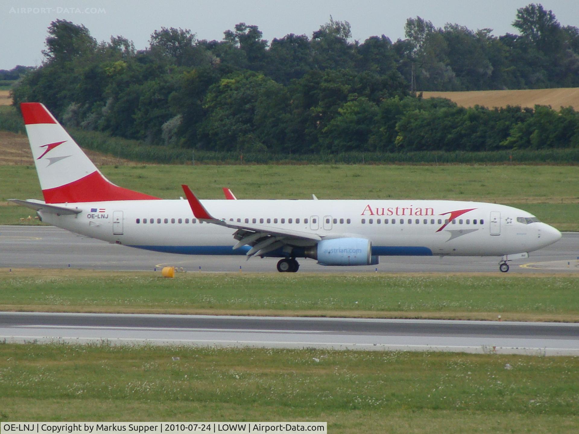 OE-LNJ, 1998 Boeing 737-8Z9 C/N 28177, Just landed