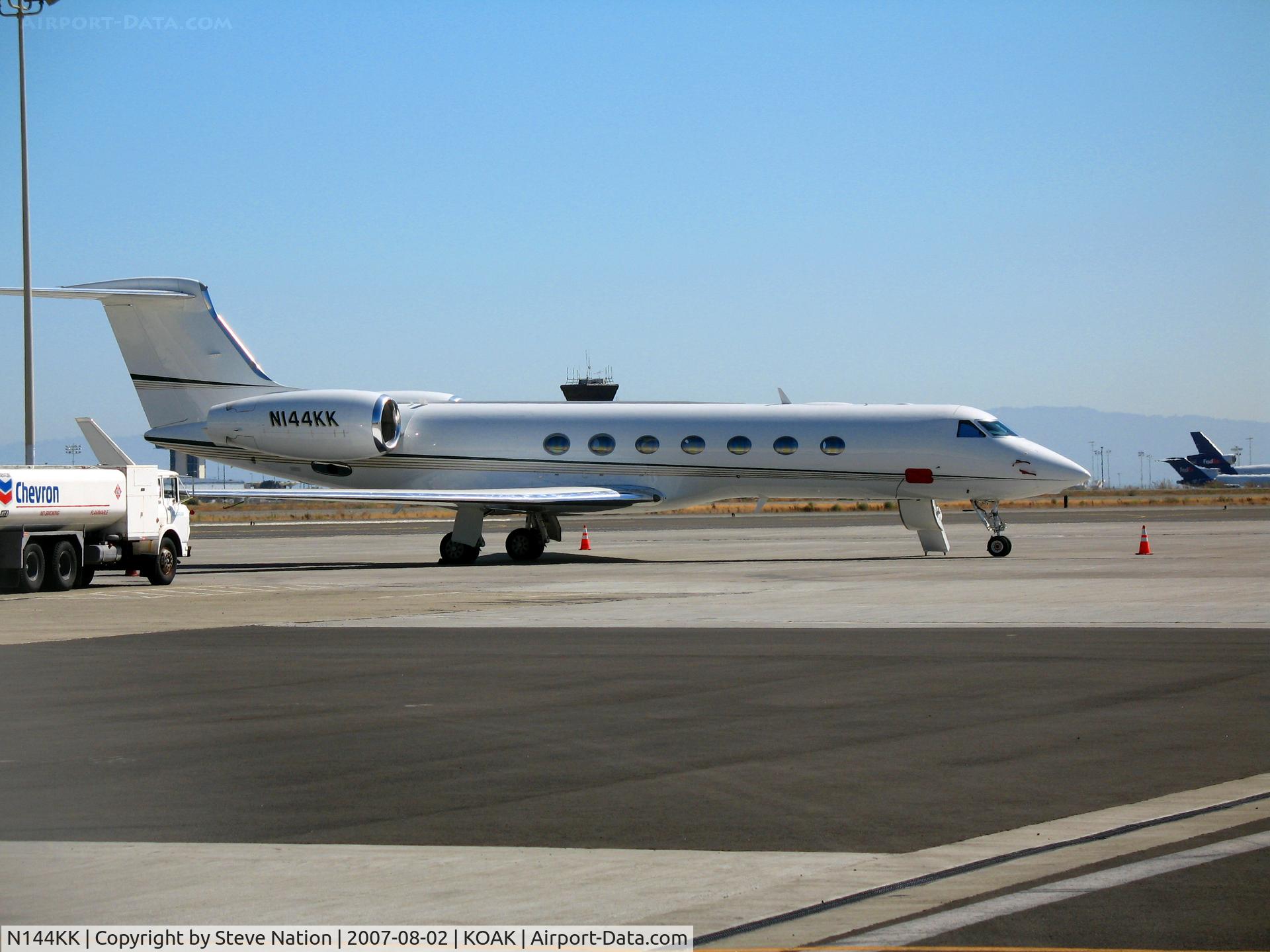 N144KK, 1998 Gulfstream Aerospace Gulfstream V C/N 559, Locally-based 1998 G-V @ North Field