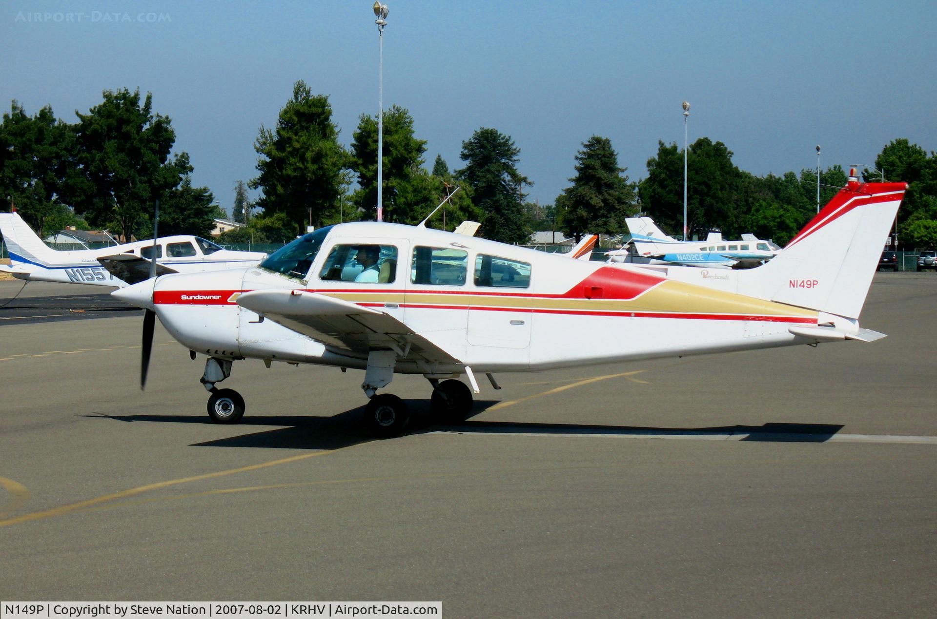 N149P, 1979 Beech C23 Sundowner 180 C/N M-2237, 1979 Beech C23 taxiing for take-off