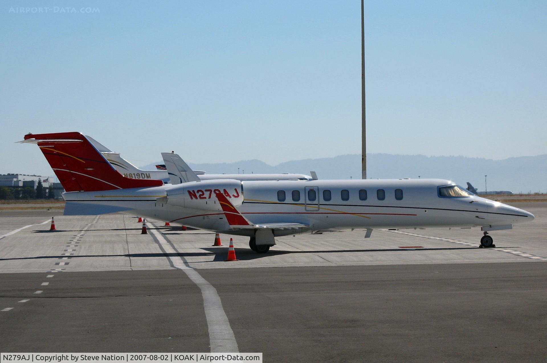 N279AJ, Learjet 45 C/N 279, Learjet 45 visiting KOAK on North Field ramp