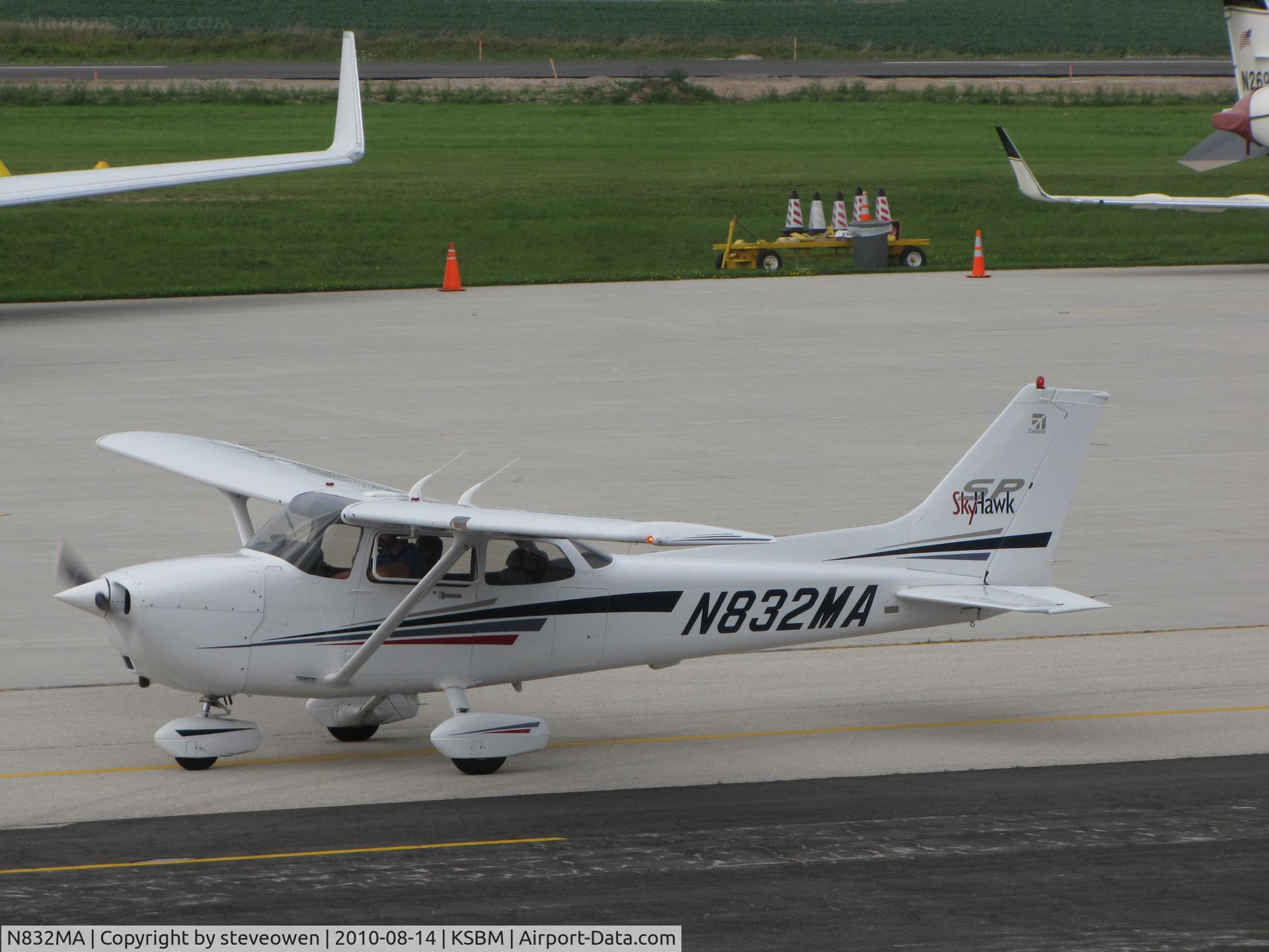 N832MA, 2001 Cessna 172S C/N 172S9004, Taken @KSBM during the PGA Tour