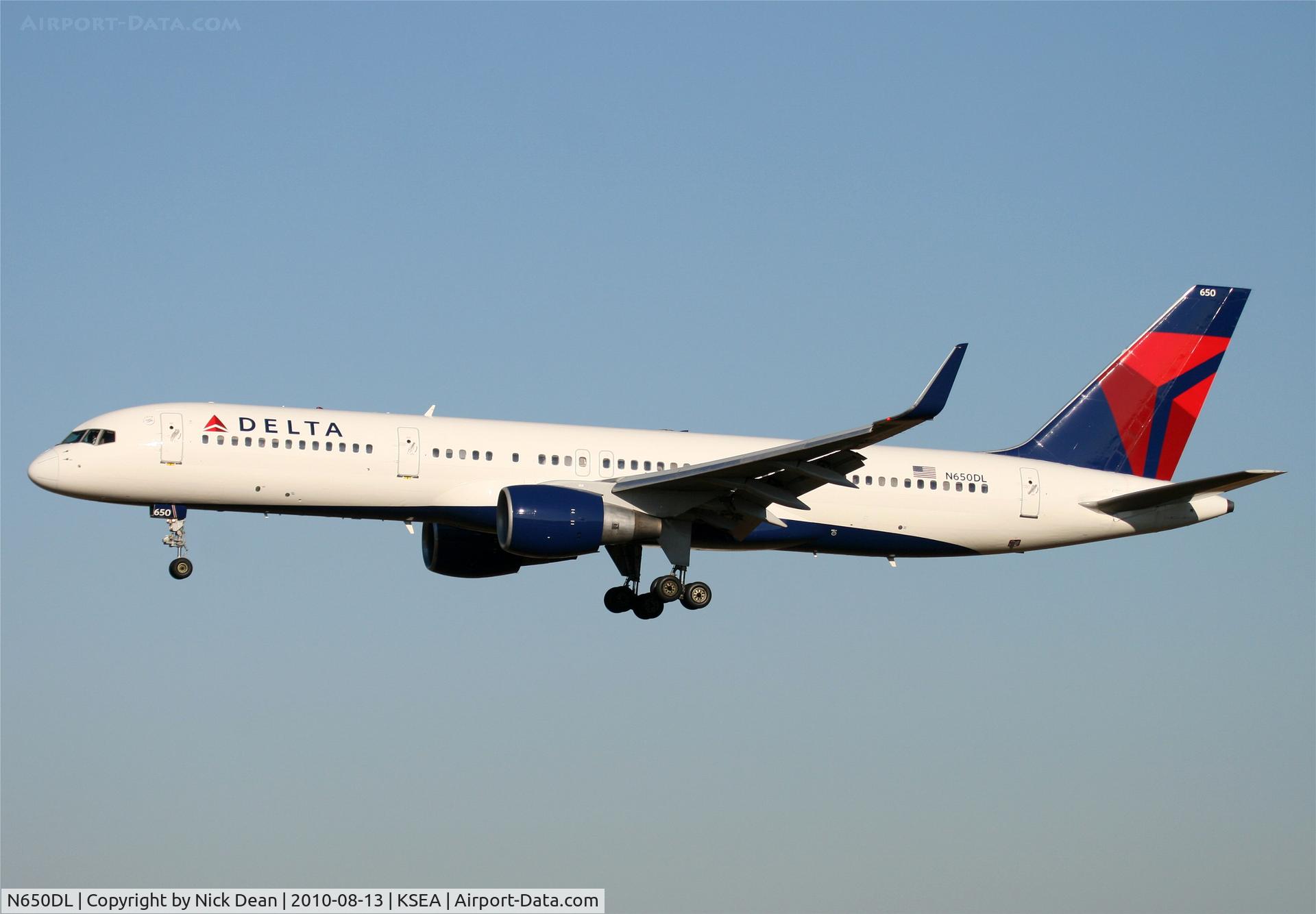 N650DL, 1989 Boeing 757-232 C/N 24390, KSEA