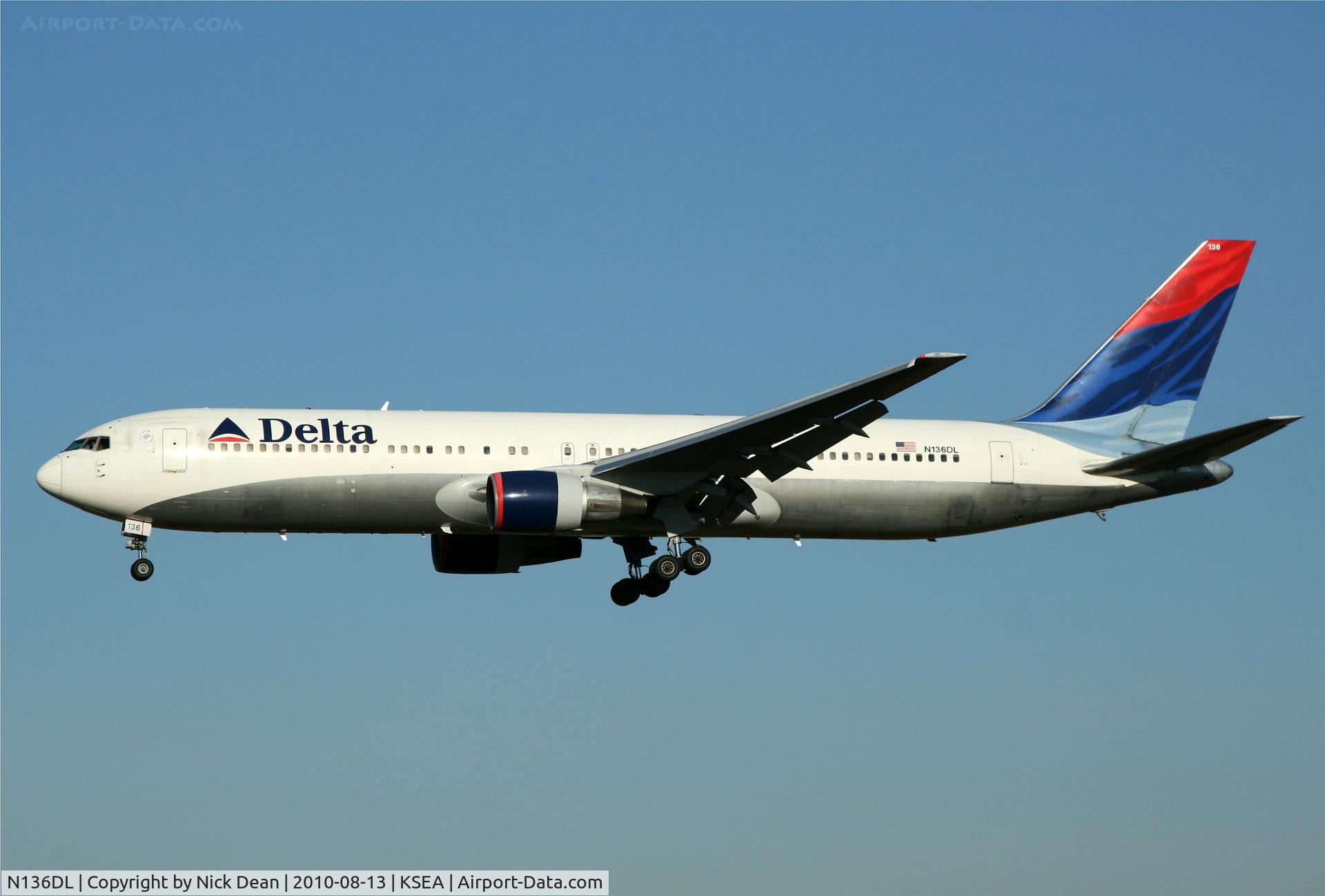 N136DL, 1991 Boeing 767-332 C/N 25146, KSEA