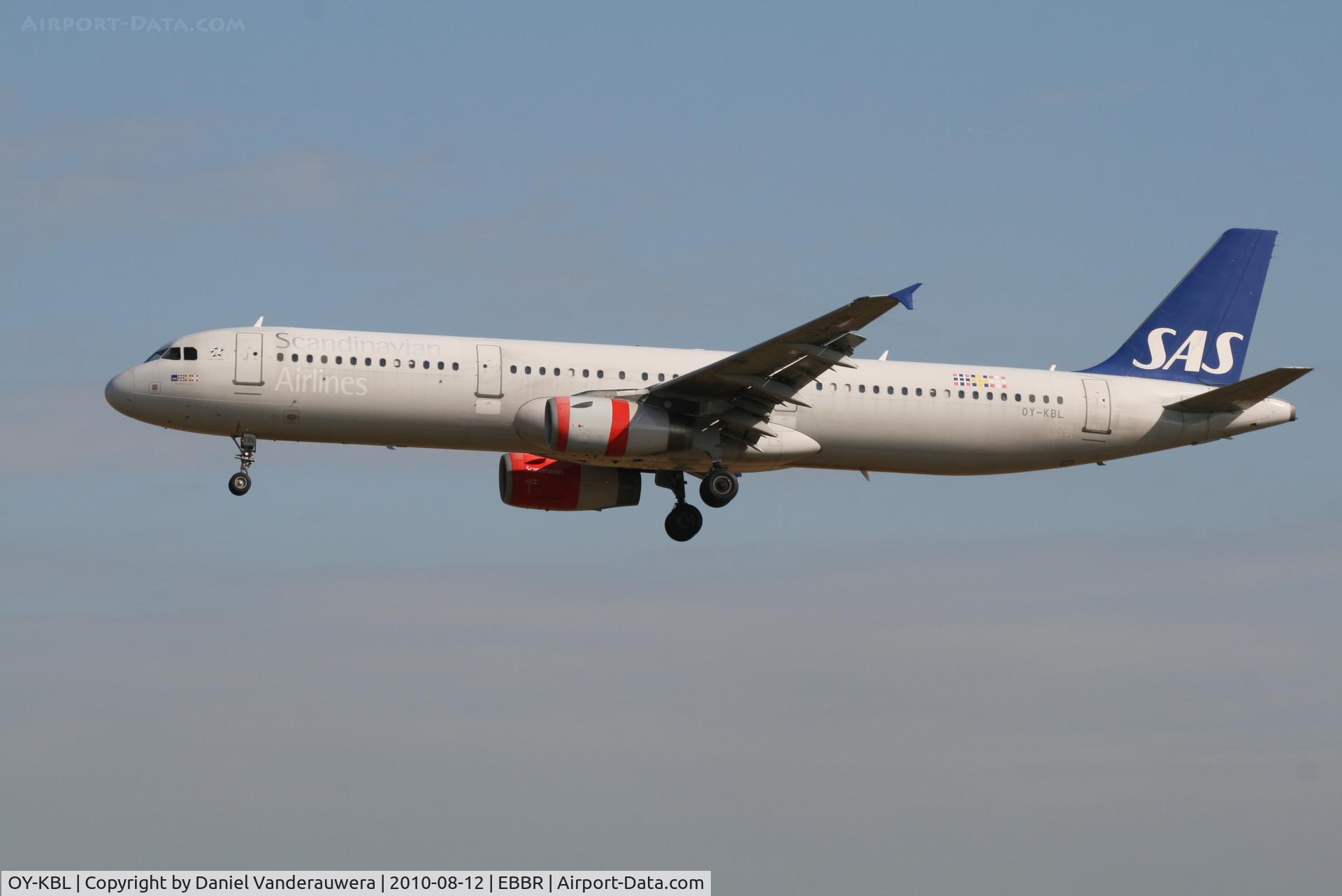 OY-KBL, 2001 Airbus A321-232 C/N 1619, Flight SK593 is descending to RWY 25L