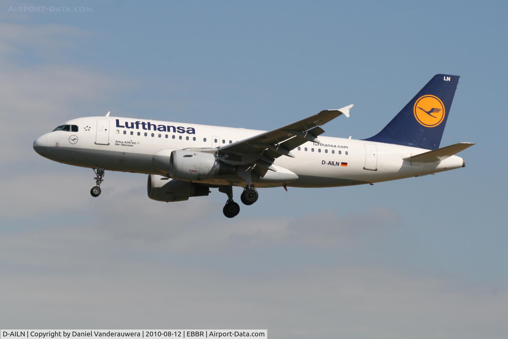 D-AILN, 1997 Airbus A319-114 C/N 700, Arrival of flight LH4572 to RWY 25L