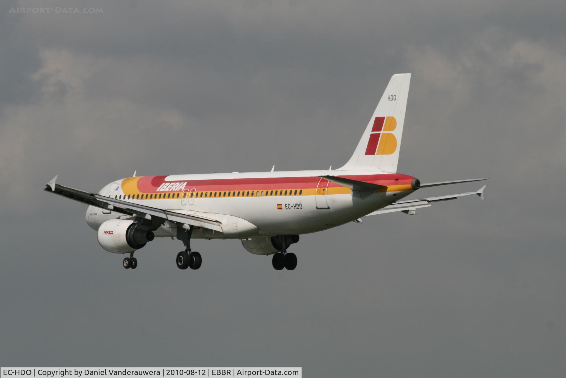 EC-HDO, 1999 Airbus A320-214 C/N 1099, Flight IB3206 is descending to RWY 25L