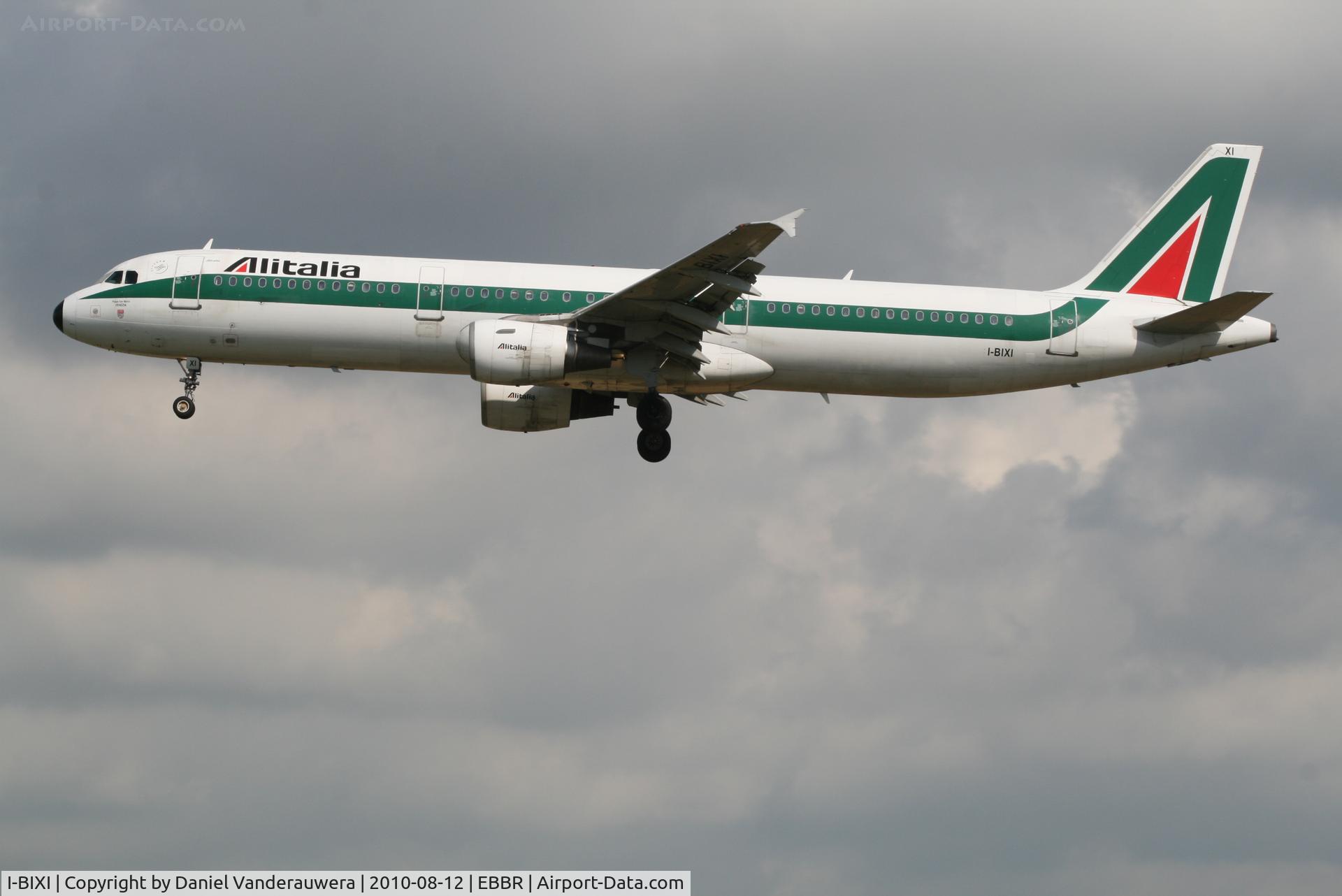 I-BIXI, 1994 Airbus A321-112 C/N 494, Arrival of flight AZ156 to RWY 25L