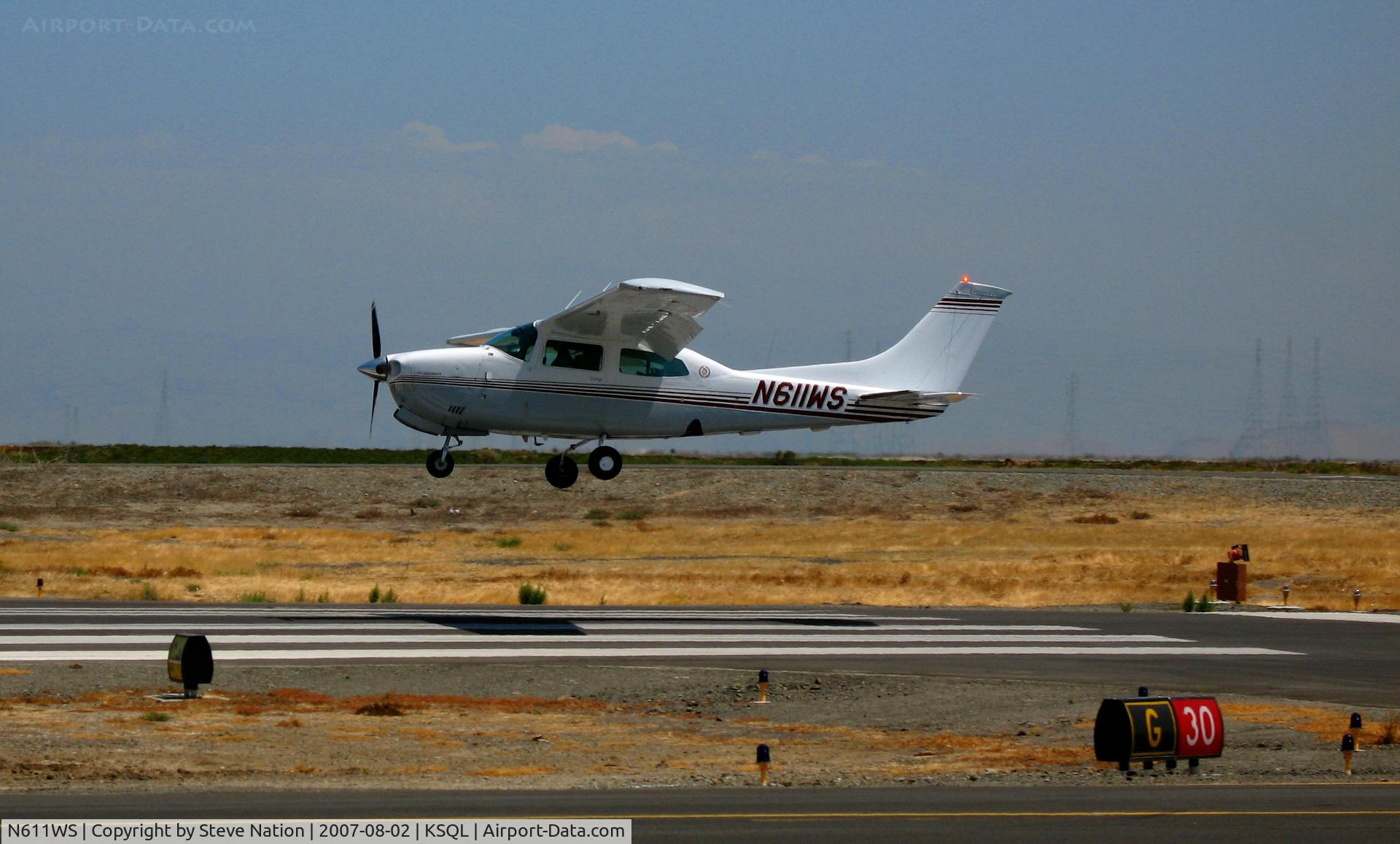 N611WS, 1975 Cessna T210L Turbo Centurion C/N 21061134, 1975 Cessna T210L nears touchdown to RWY 30