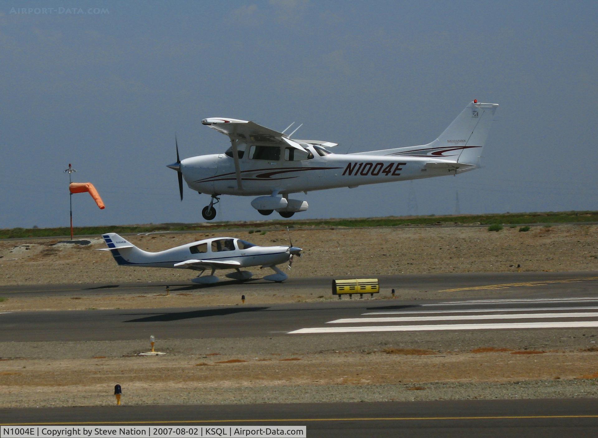 N888RF, 1974 Maule M-5-220C Lunar Rocket C/N 5043C, 2005 Cessna 172S on final to RWY 30