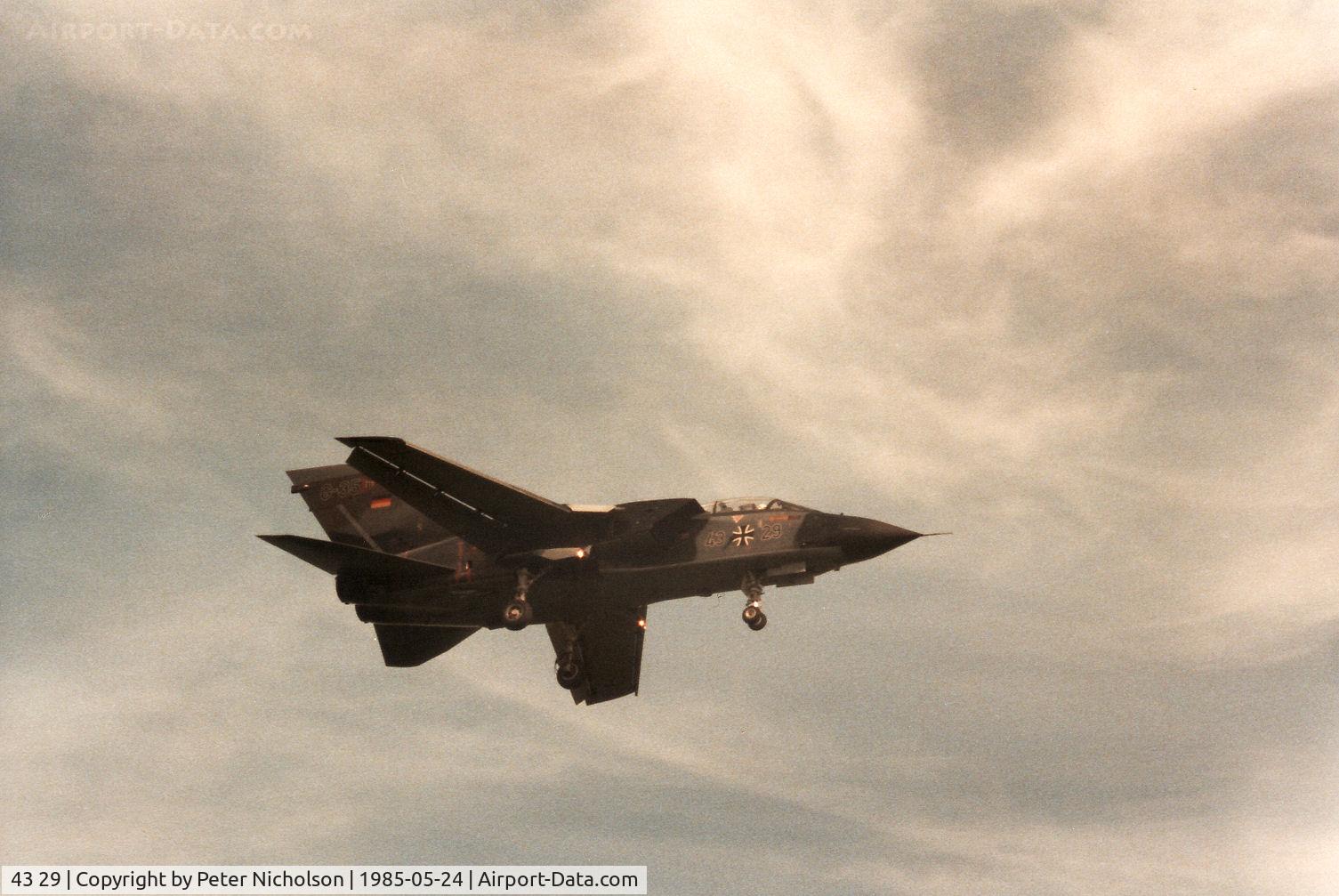 43 29, Panavia Tornado IDS C/N 076/GT018/4029, Tornado IDS of the Tri-National Tornado Training Establishment (TTTE) at RAF Cottesmore in May 1985.