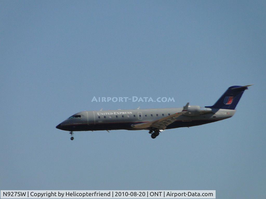 N927SW, 2002 Bombardier CRJ-200ER (CL-600-2B19) C/N 7693, Sky West making the Uniter Express final to runway 26R