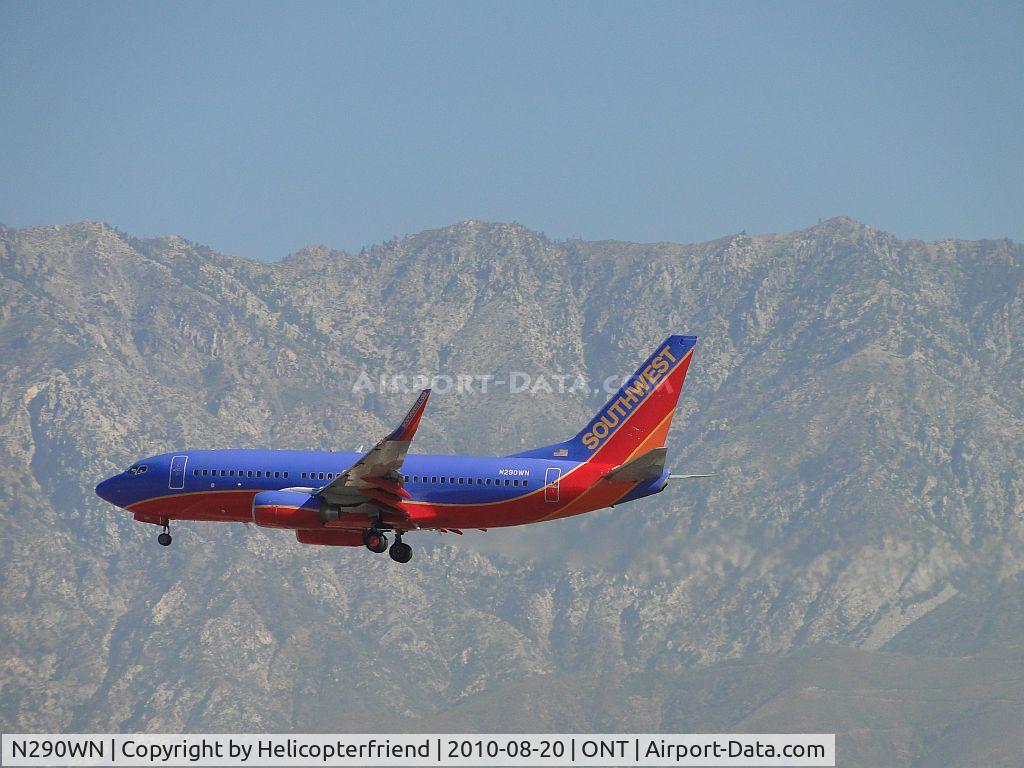 N290WN, 2007 Boeing 737-7H4 C/N 36632, On final to runway 26R