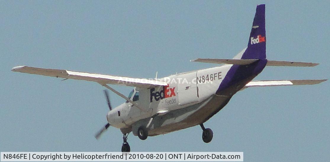 N846FE, 1989 Cessna 208B Super Cargomaster C/N 208B0154, Short downwing north of Ont, quick base leg and onto final at runway 26R