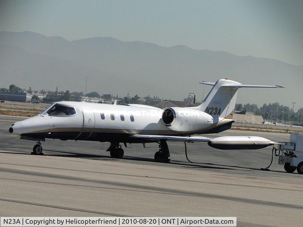 N23A, 1979 Gates Learjet 35A C/N 233, Warming up and cooling off getting ready for flight