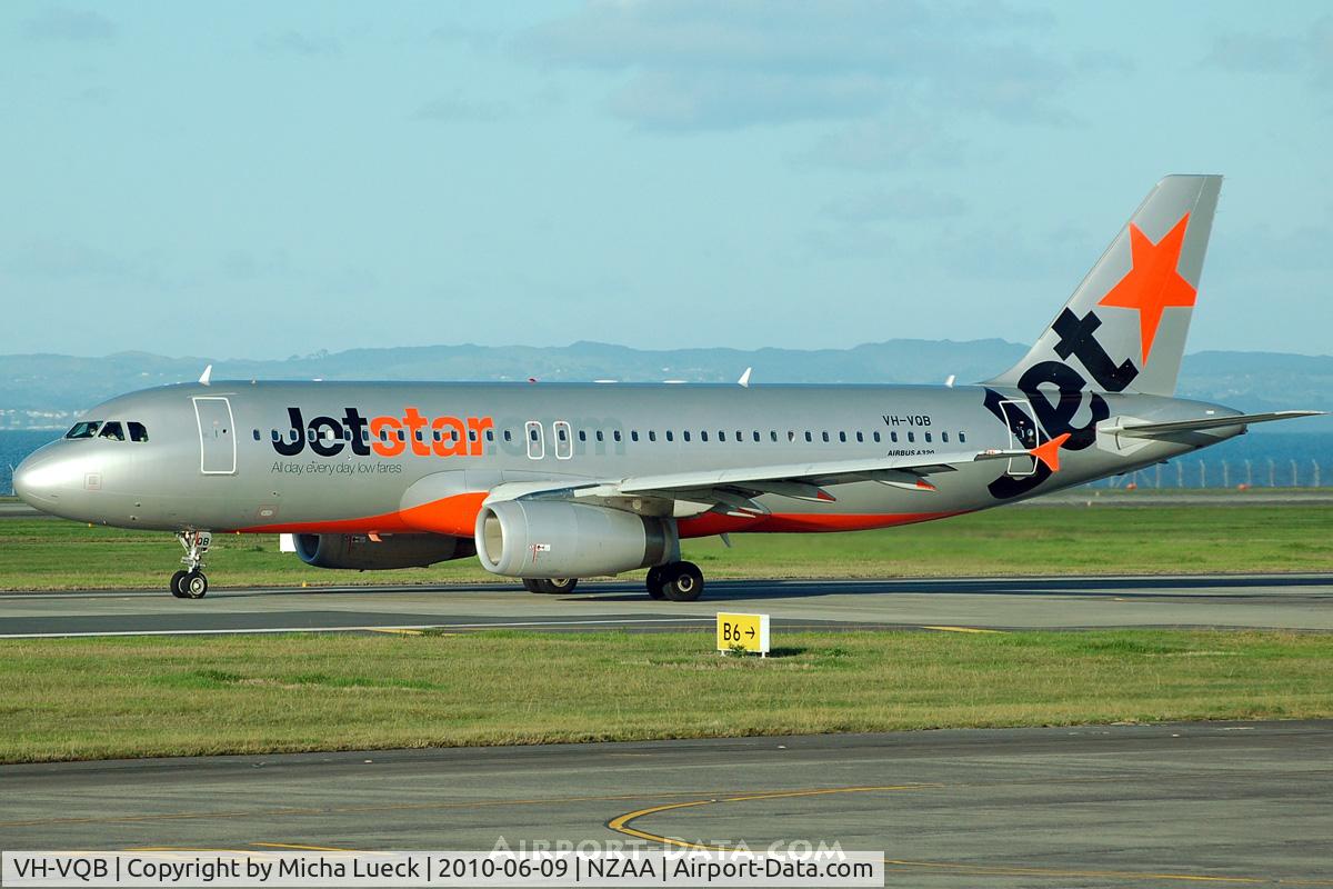 VH-VQB, 2009 Airbus A320-232 C/N 3743, At Auckland