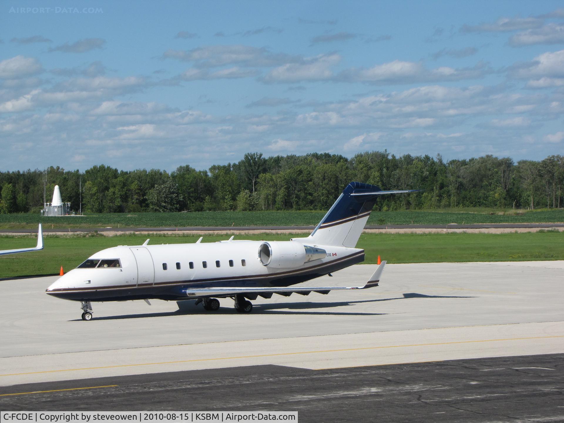 C-FCDE, 1998 Bombardier Challenger 604 (CL-600-2B16) C/N 5392, Canadian Challenger taxing out @ KSBM during the PGA Tour